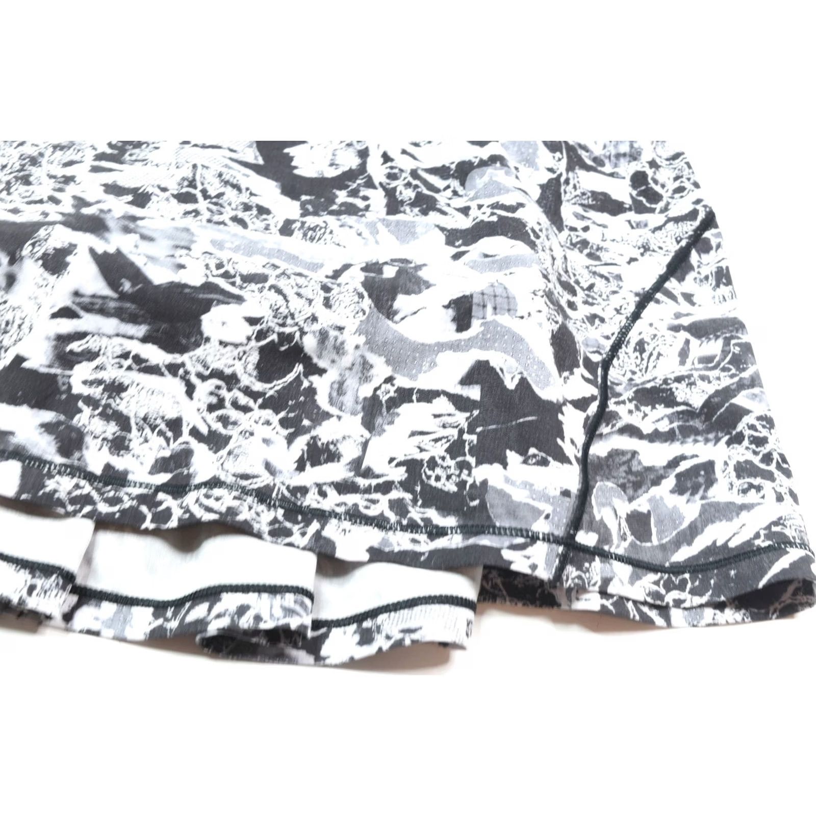 Lululemon Lululemon Circuit Breaker Skort Womens 4 Tall Black White Lightweight Stretch Athletic Short Skirt Golf Running tennis Women's Girls Size ONE SIZE - 3 Thumbnail