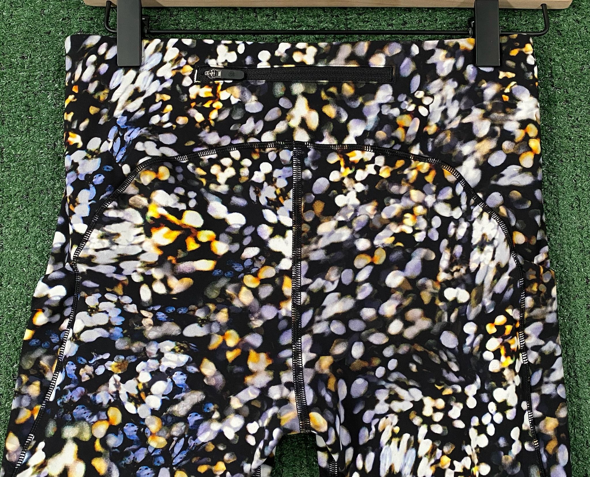 Lululemon Lululemon Speed Up Metropolis Glow Luxtreme Leggings Sz 6 Size 27" / US 4 / IT 40 - 6 Thumbnail