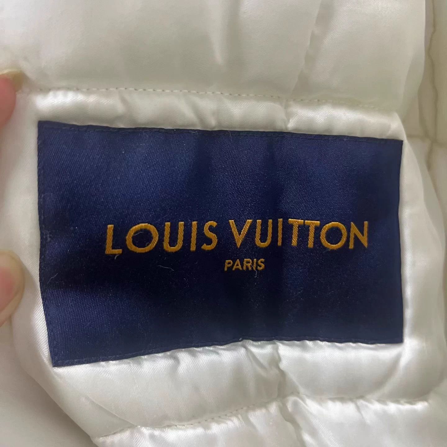 Louis Vuitton Louis Vuitton White Solid Color Embossed Leather Belt Jacket Size M / US 6-8 / IT 42-44 - 3 Thumbnail