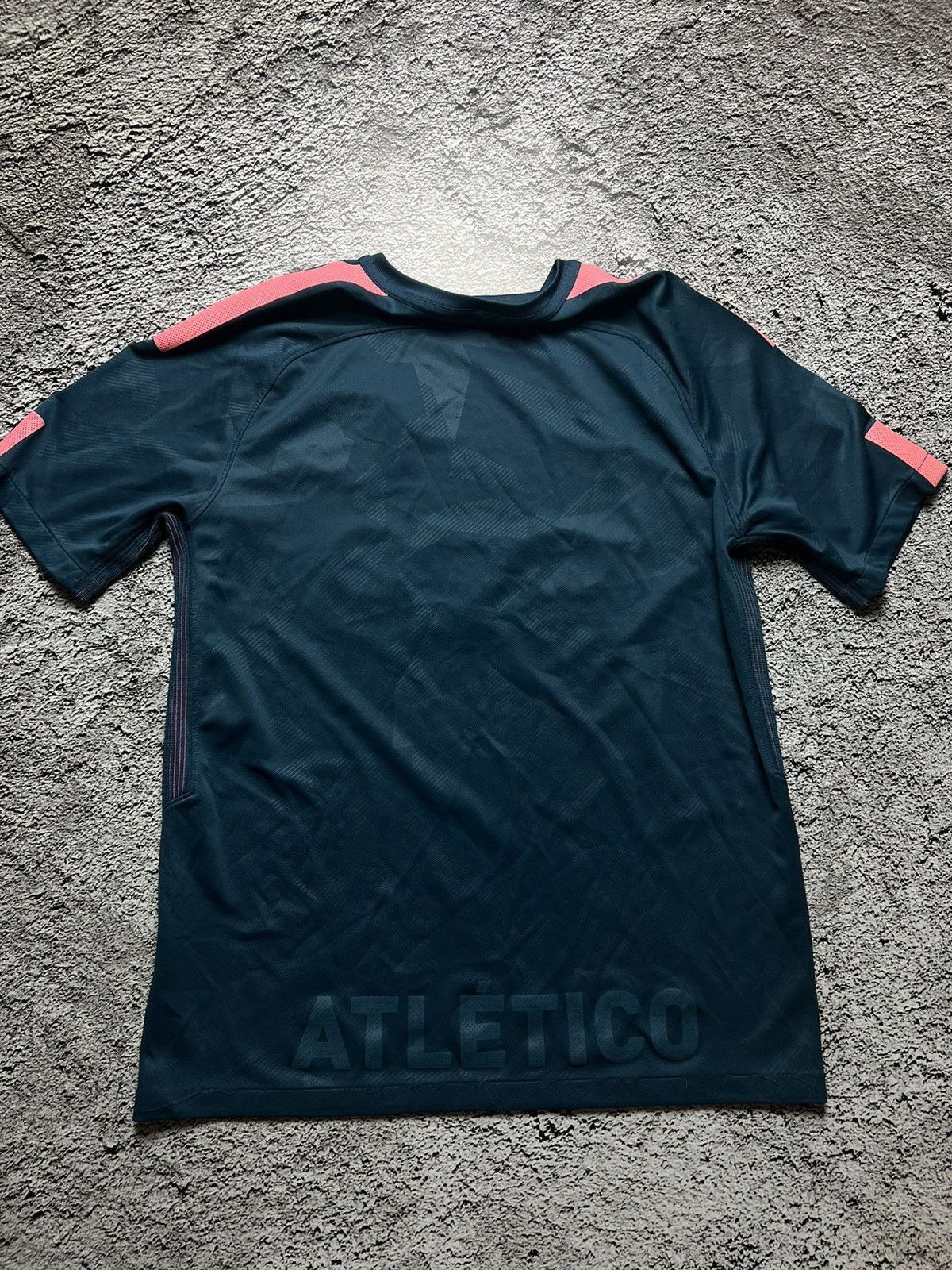 Nike 2017-2018 Athletico Madrid rare third kit nike jersey Size US M / EU 48-50 / 2 - 6 Thumbnail