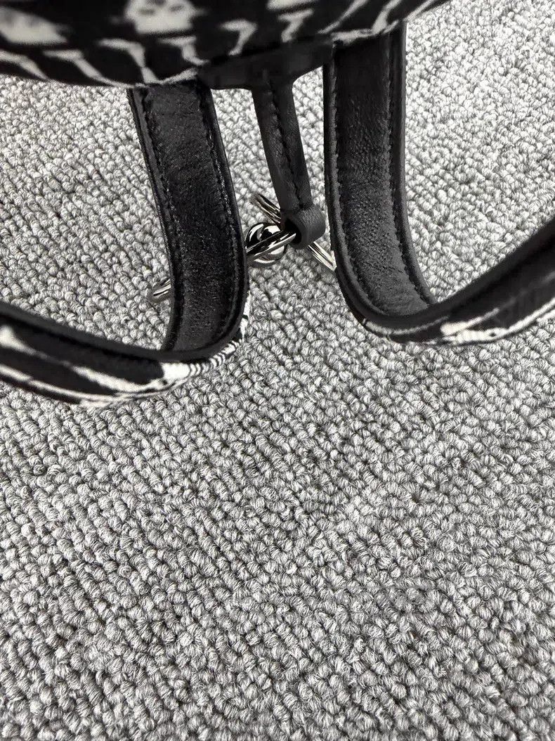 Saint Laurent Paris Saint Laurent Paris Mini Skull Double Shoulder Bag Keychai Size ONE SIZE - 7 Thumbnail