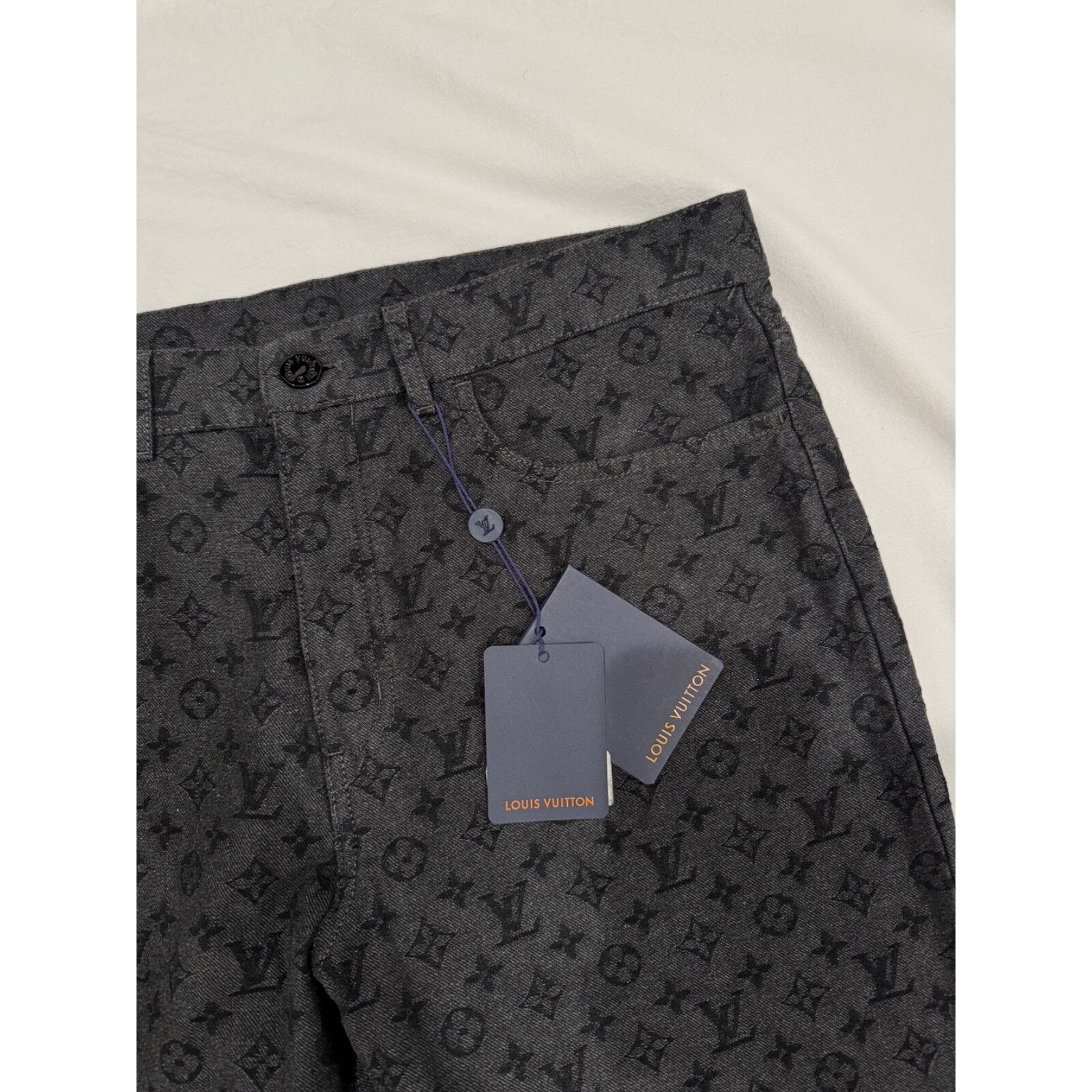 Louis Vuitton Louis Vuitton NBA Monogram Logo Gris Chine Grey Black Size US 34 / EU 50 - 6 Thumbnail