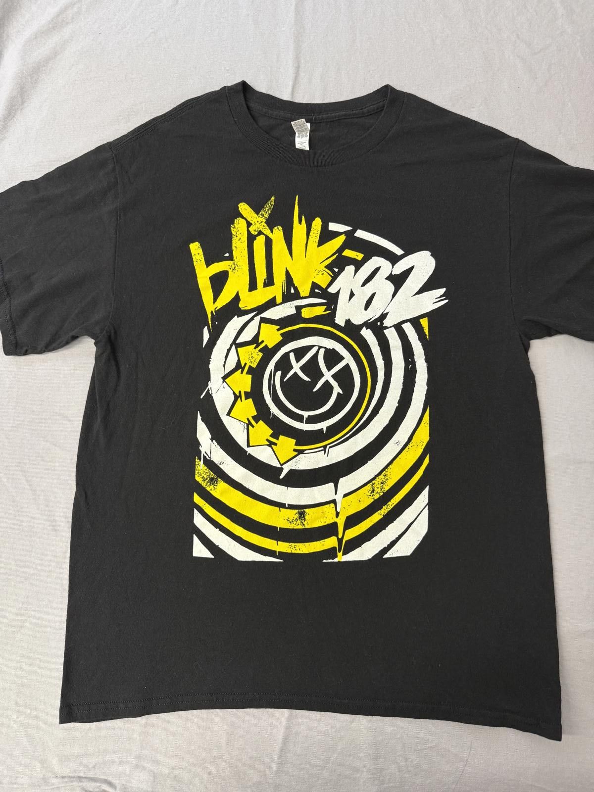 Designer Blink 182 Band T-shirt Six Arrow Smiley Swirl Tee - L Size US L / EU 52-54 / 3 - 1 Thumbnail
