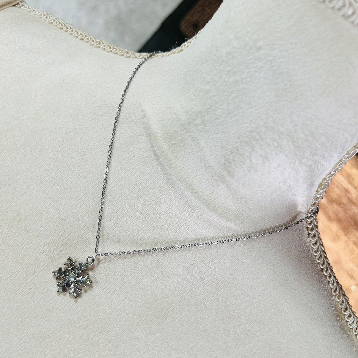 Handmade Handcrafted salvaged vintage rhinestone snowflake necklace Size ONE SIZE - 1 Thumbnail