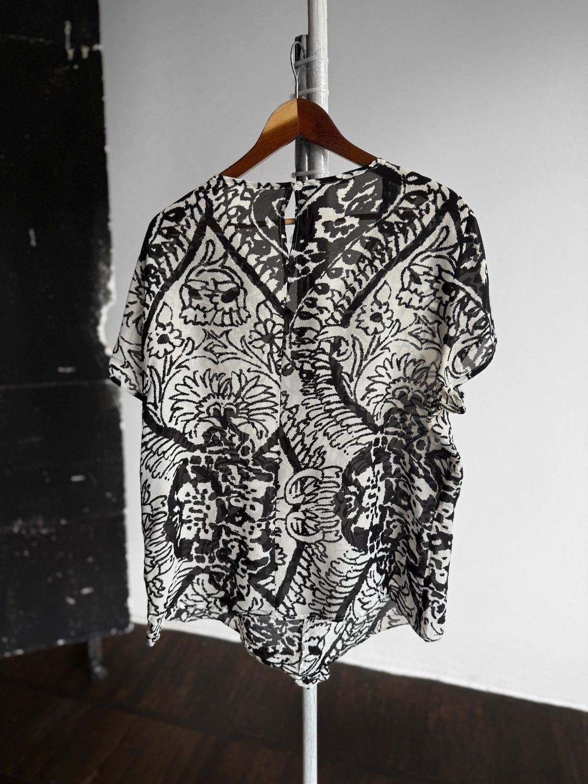 Designer Marc Aurel Womens Sheer Floral Blouse Top SS V-Neck Size XL / US 12-14 / IT 48-50 - 3 Thumbnail