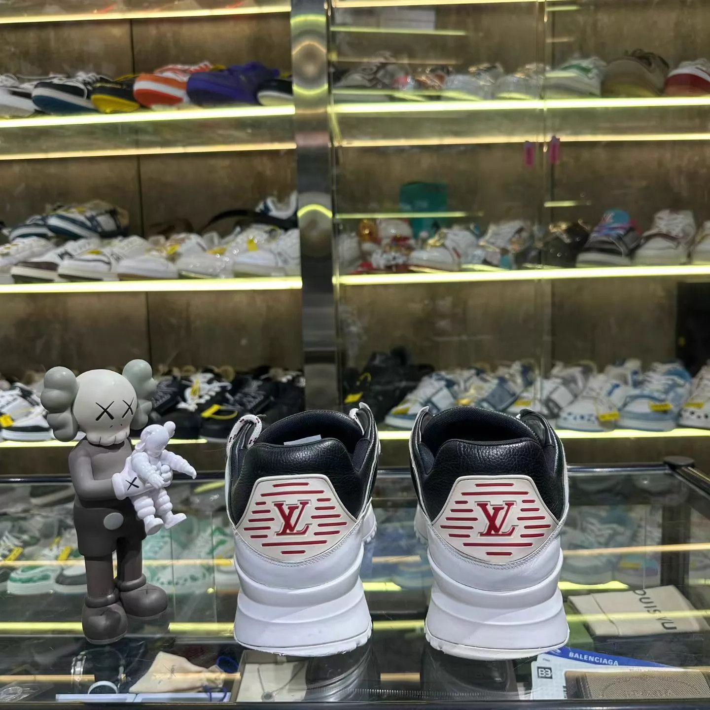 Louis Vuitton LV Black & White Zig Zag Sports Sneaker 43.5 Near Mint Size US 10.5 / EU 43-44 - 3 Thumbnail