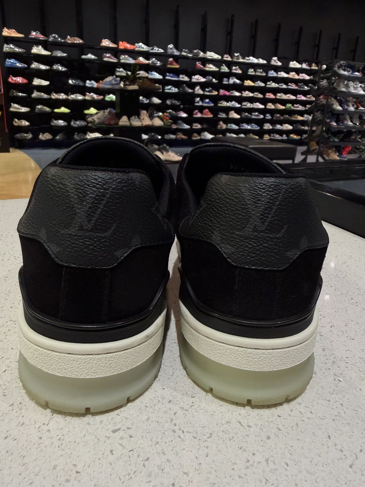 Louis Vuitton Size 6UK/7US - Louis Vuitton Trainer Low Top Black Size US 6 / EU 39 - 4 Thumbnail