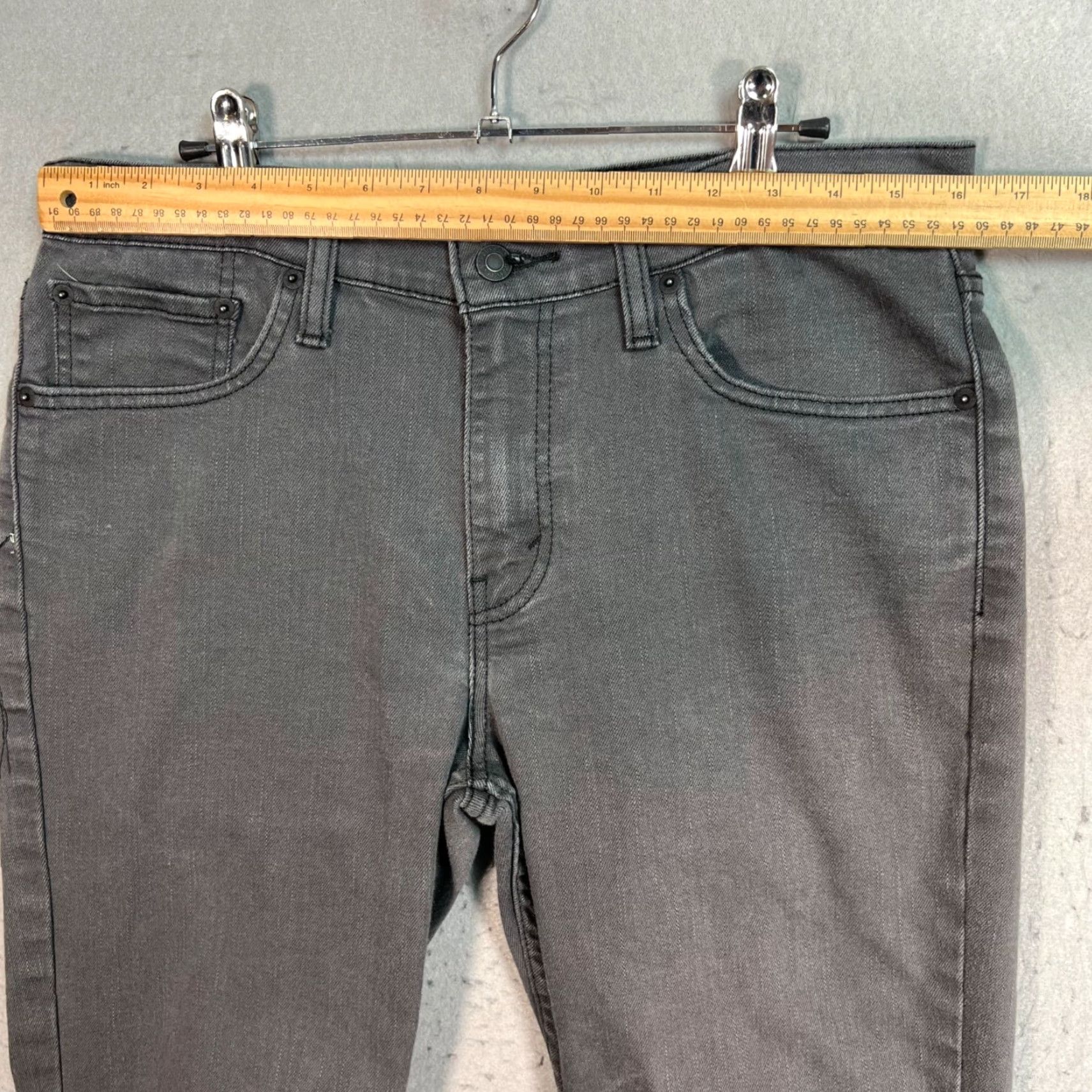 Levi's Levi's 511 Jeans Slim Mens 33 x 30 Gray Cotton Blend Denim 5-Pocket Design Slimming Stretch Size US 33 - 6 Thumbnail
