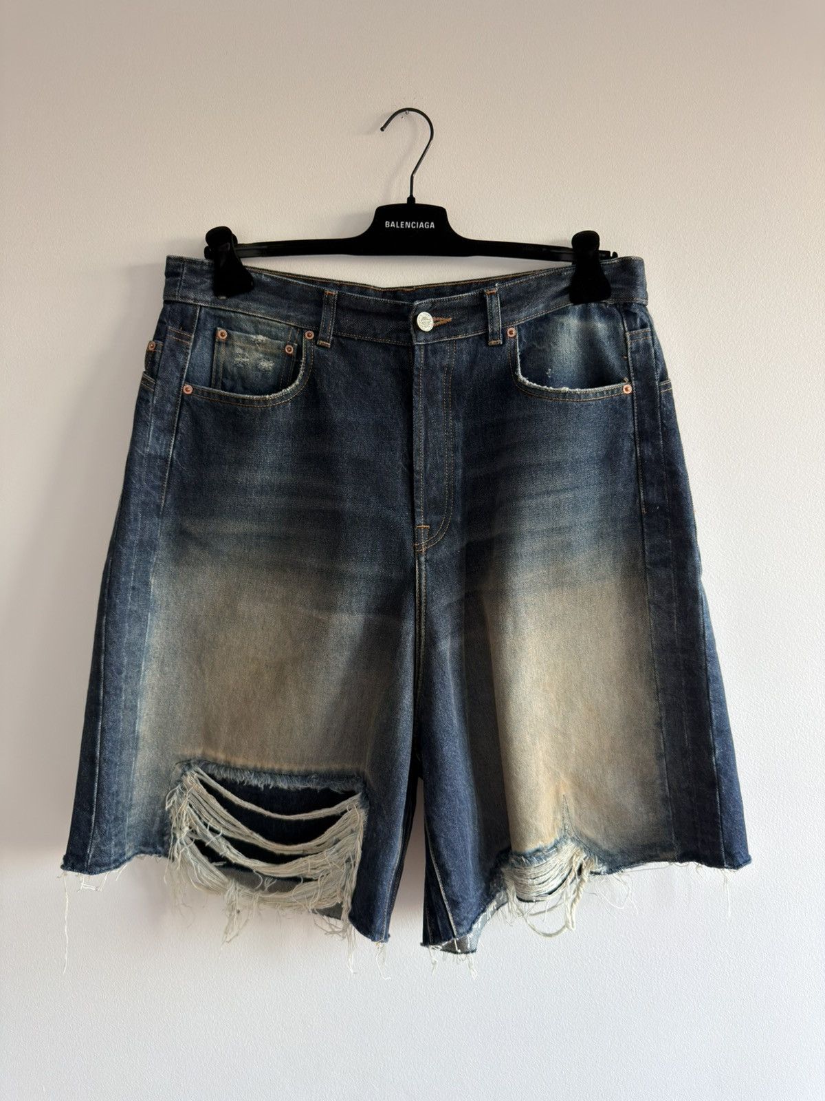 Vetements *RARE* GVASALIA VETEMENTS DENIM BAGGY DISTRESSED SHORT Size US 36 / EU 52 - 1 Thumbnail