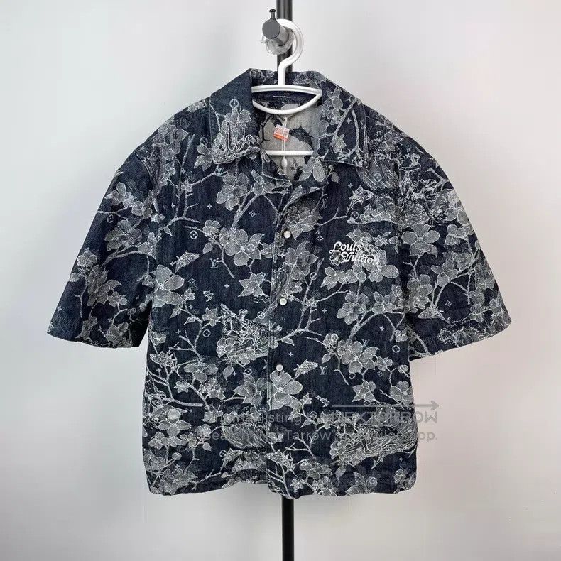Louis Vuitton Louis Vuitton Blue floral embroidered logo denim short sle Size US M / EU 48-50 / 2 - 1 Thumbnail
