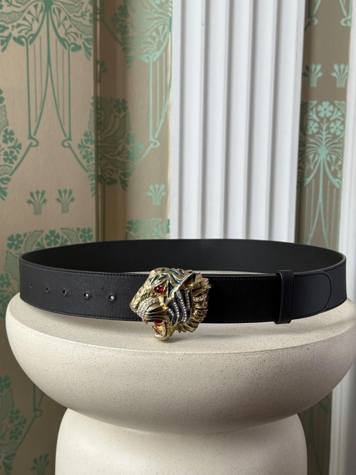 Gucci Gucci Tiger Head Rhinestines Black Leather Buckle Belt 95 Size 32 - 3 Thumbnail