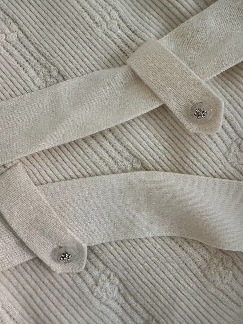 Chanel Chanel Early spring holiday tie-up white knitwear sweater Size S / US 4 / IT 40 - 4 Thumbnail