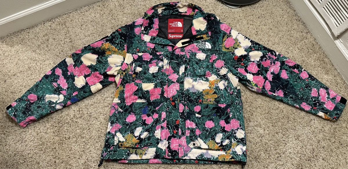 Supreme × The North Face SUPREMExTNF S/S 22 FLORAL SIZE MEDIUM Size US M / EU 48-50 / 2 - 5 Thumbnail