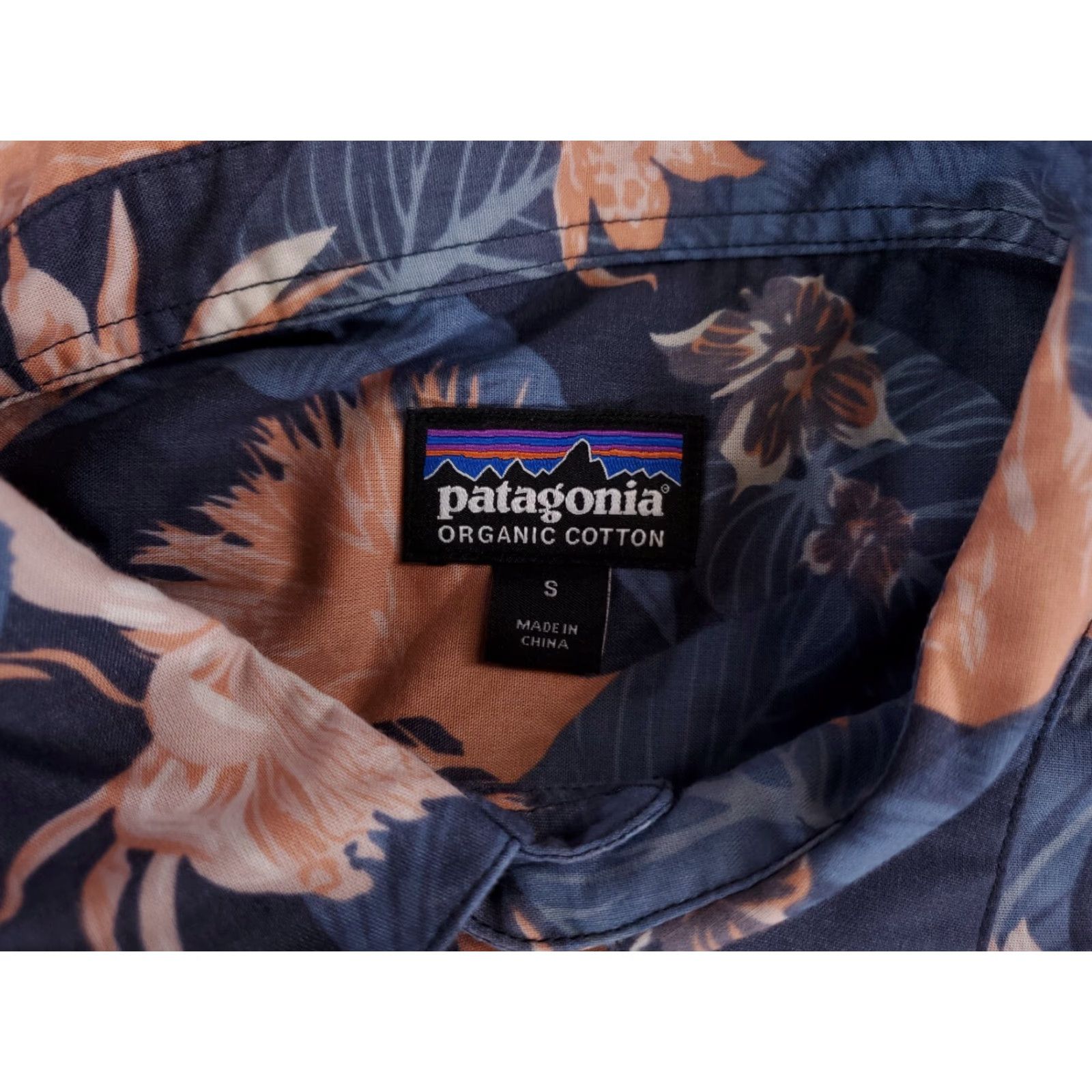 Patagonia Patagonia Camp Shirt Blue Pink Floral Short Sleeve Mens S Hawaiian Button-Up Shirt Size US S / EU 44-46 / 1 - 3 Thumbnail