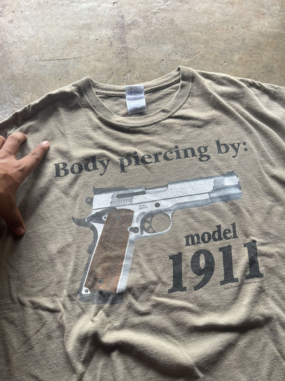 Vintage Colt model 1911 tee Size US XL / EU 56 / 4 - 2 Thumbnail