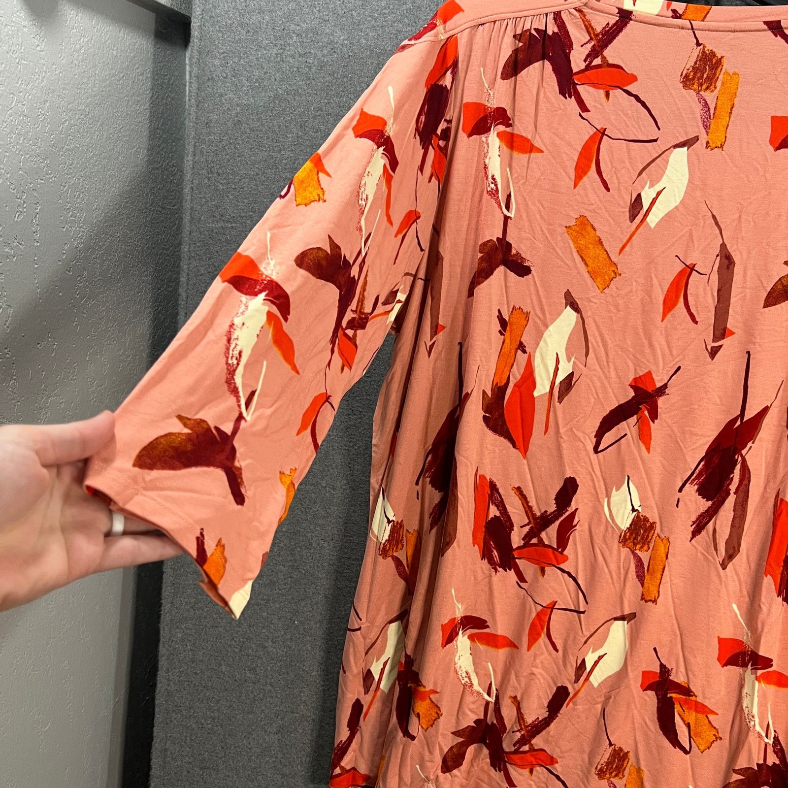 Other LOGO by Lori Goldstein Ravon Feather Print Top Bake Size XXL / US 16-18 / IT 52-54 - 10 Thumbnail