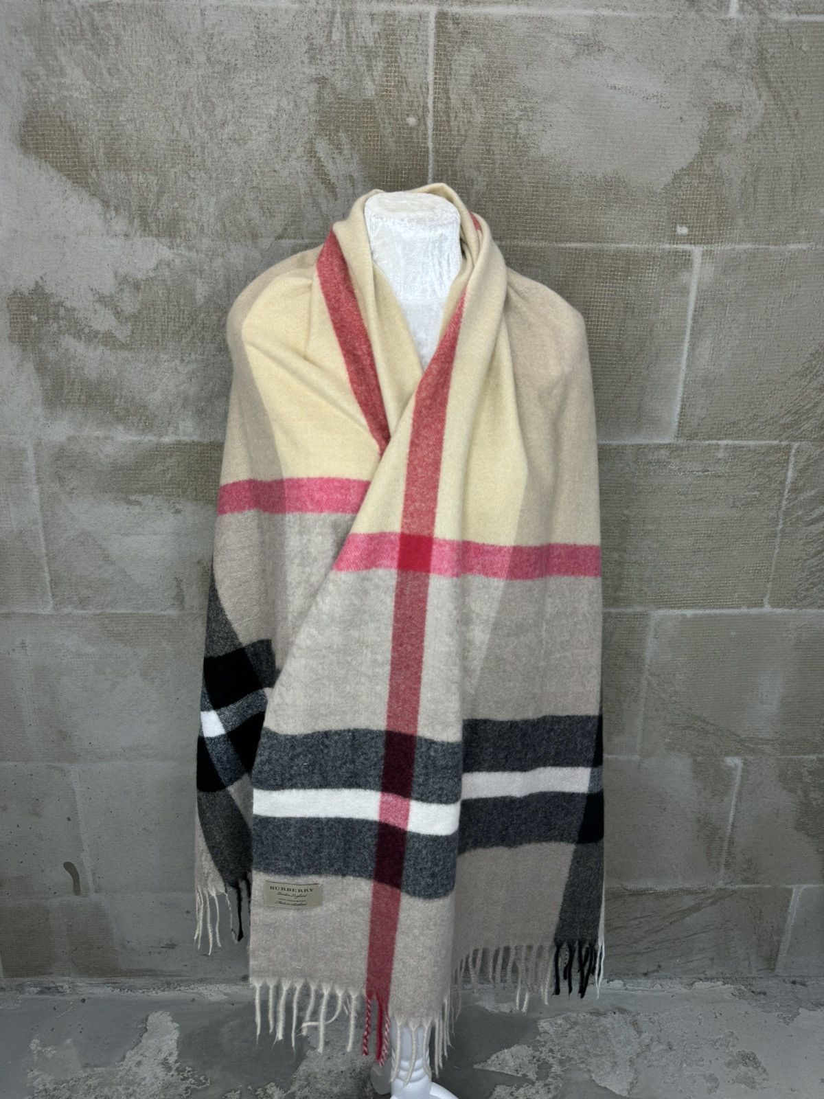 Burberry Burberry Cashmere Made in Scotland Scarf Size ONE SIZE - 1 Thumbnail