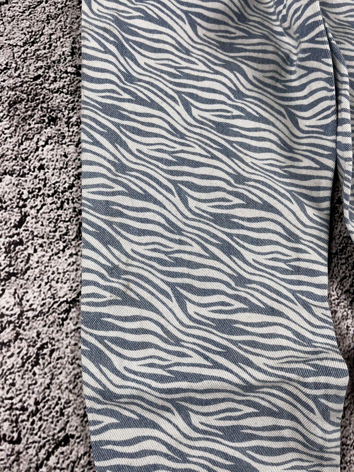 Japanese Brand Vintage Y2K zebra jeans streetwear juicy style avantgarde Size 25" / US 0 / IT 36 - 5 Thumbnail
