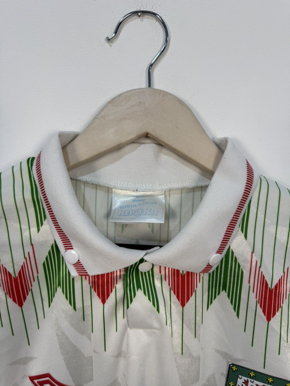 Umbro Umbro Wales 1990/1992 Vintage Away Soccer Jersey Size US S / EU 44-46 / 1 - 10 Thumbnail