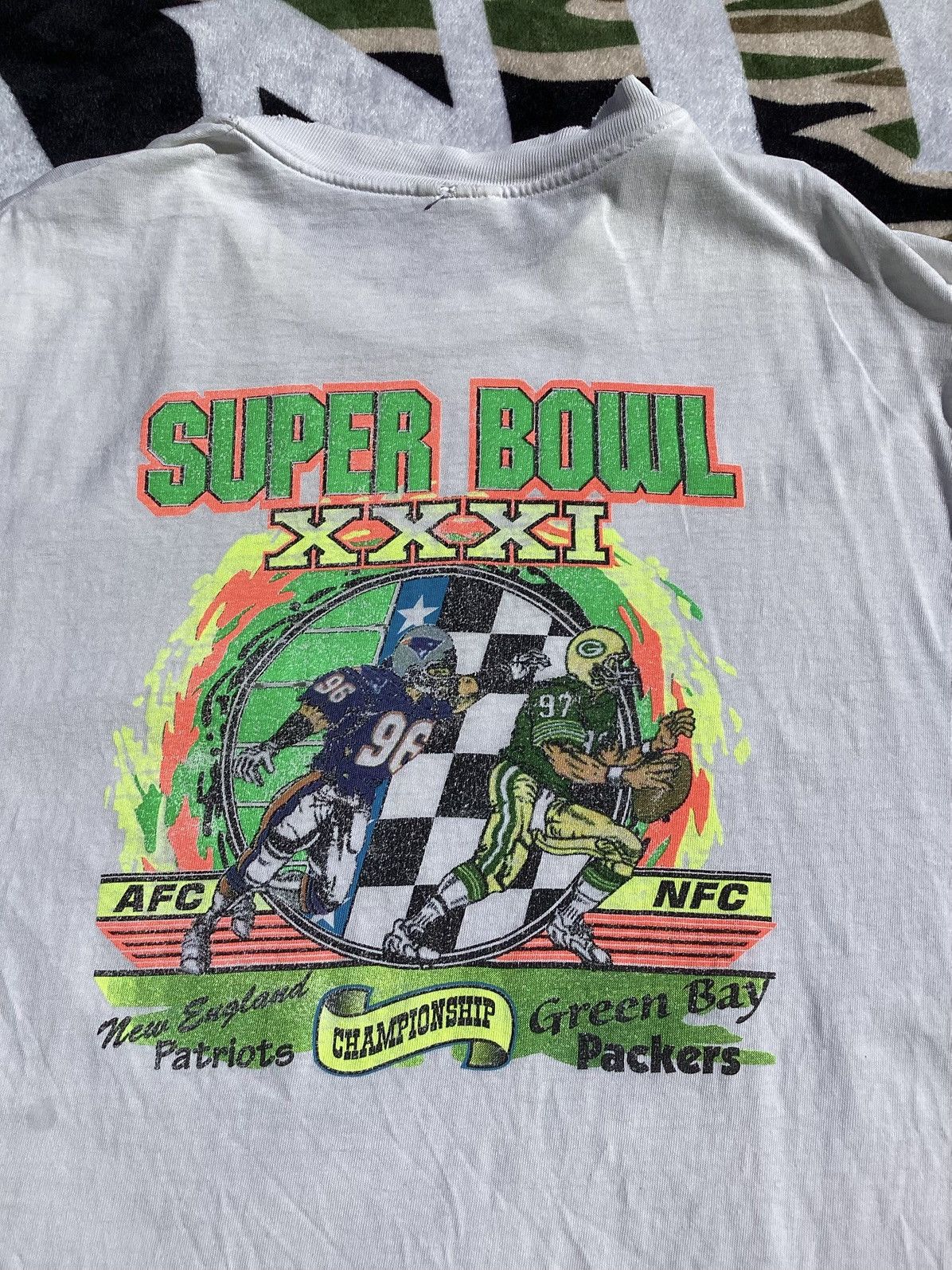 NFL Vintage 1997 Super Bowl XXXI Packers and Patriots NFL Tshirt Size US XL / EU 56 / 4 - 2 Thumbnail
