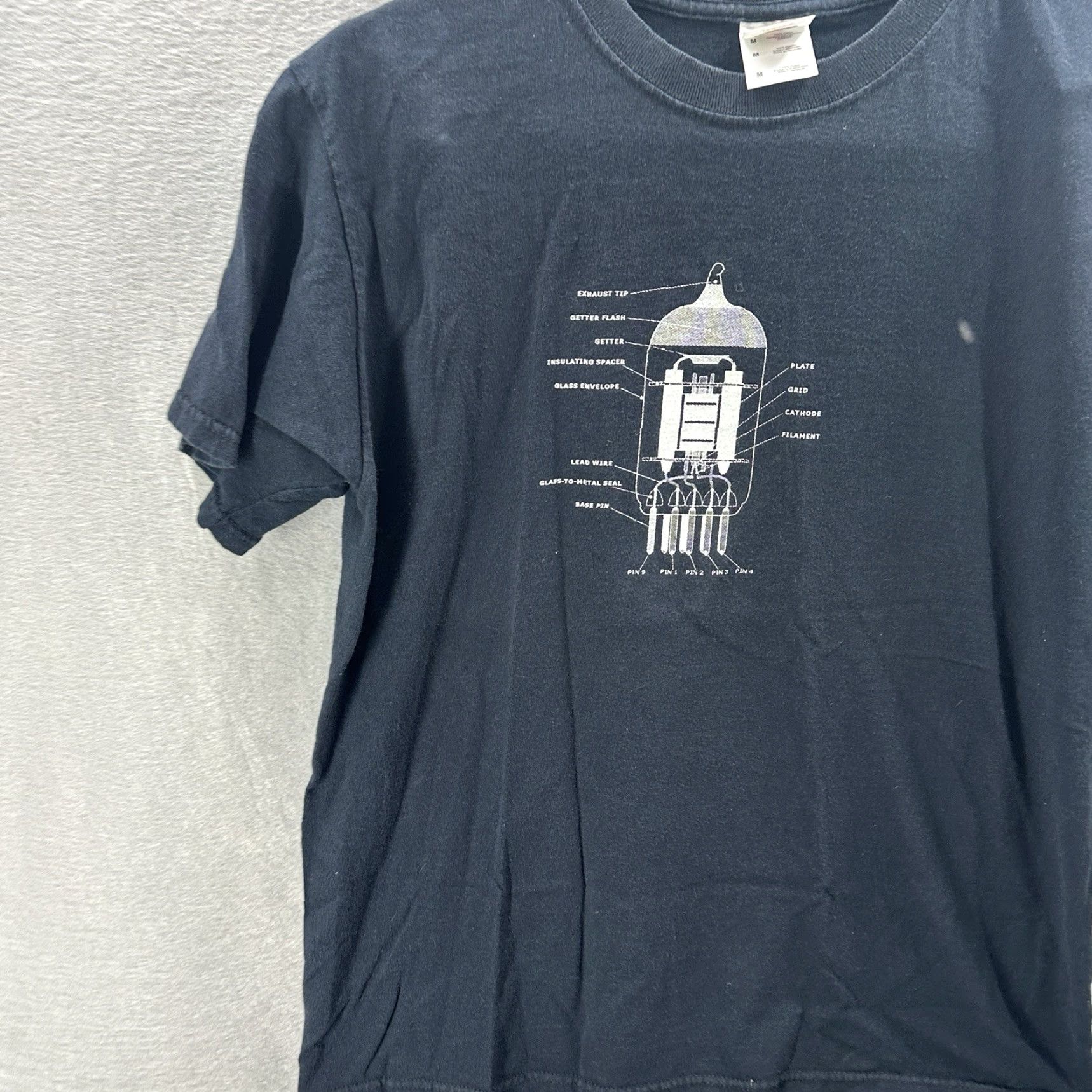 Fruit Of The Loom Vintage 12AX7 Tube Socket Diagram Shirt Mens M Black Rock Graphic Print Size US M / EU 48-50 / 2 - 5 Thumbnail