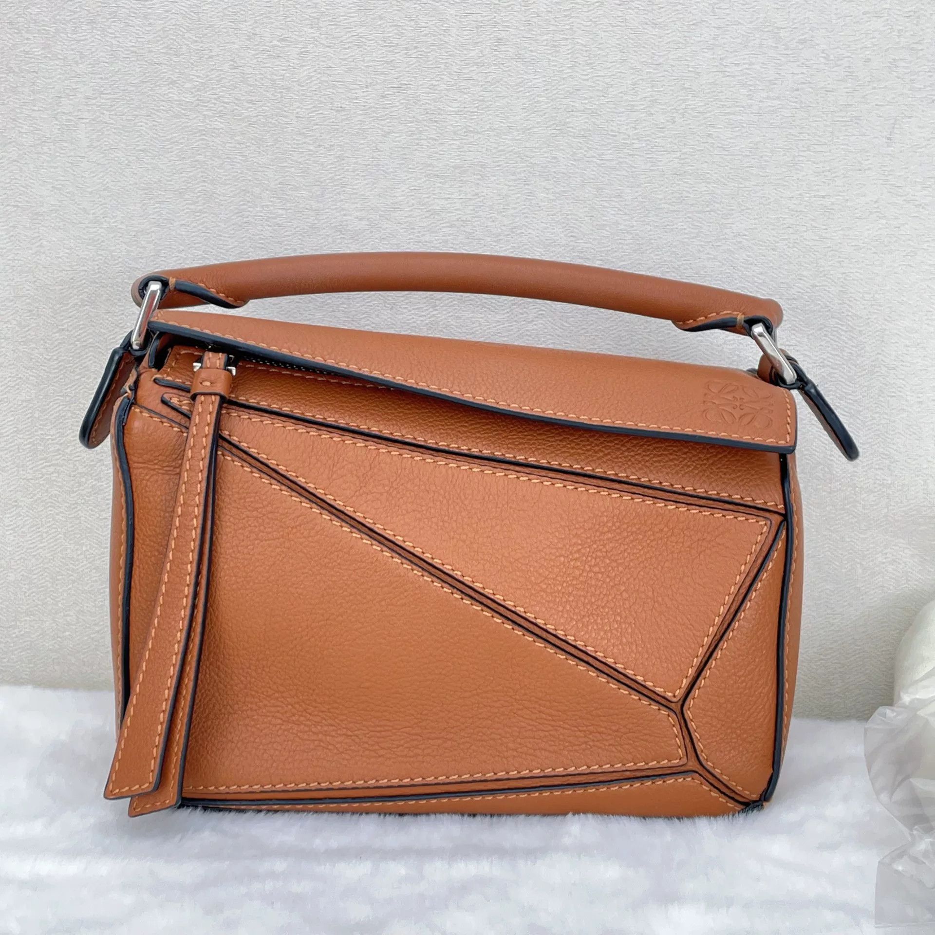 Loewe Pre-loved Bag Very good condition Size ONE SIZE - 1 Thumbnail