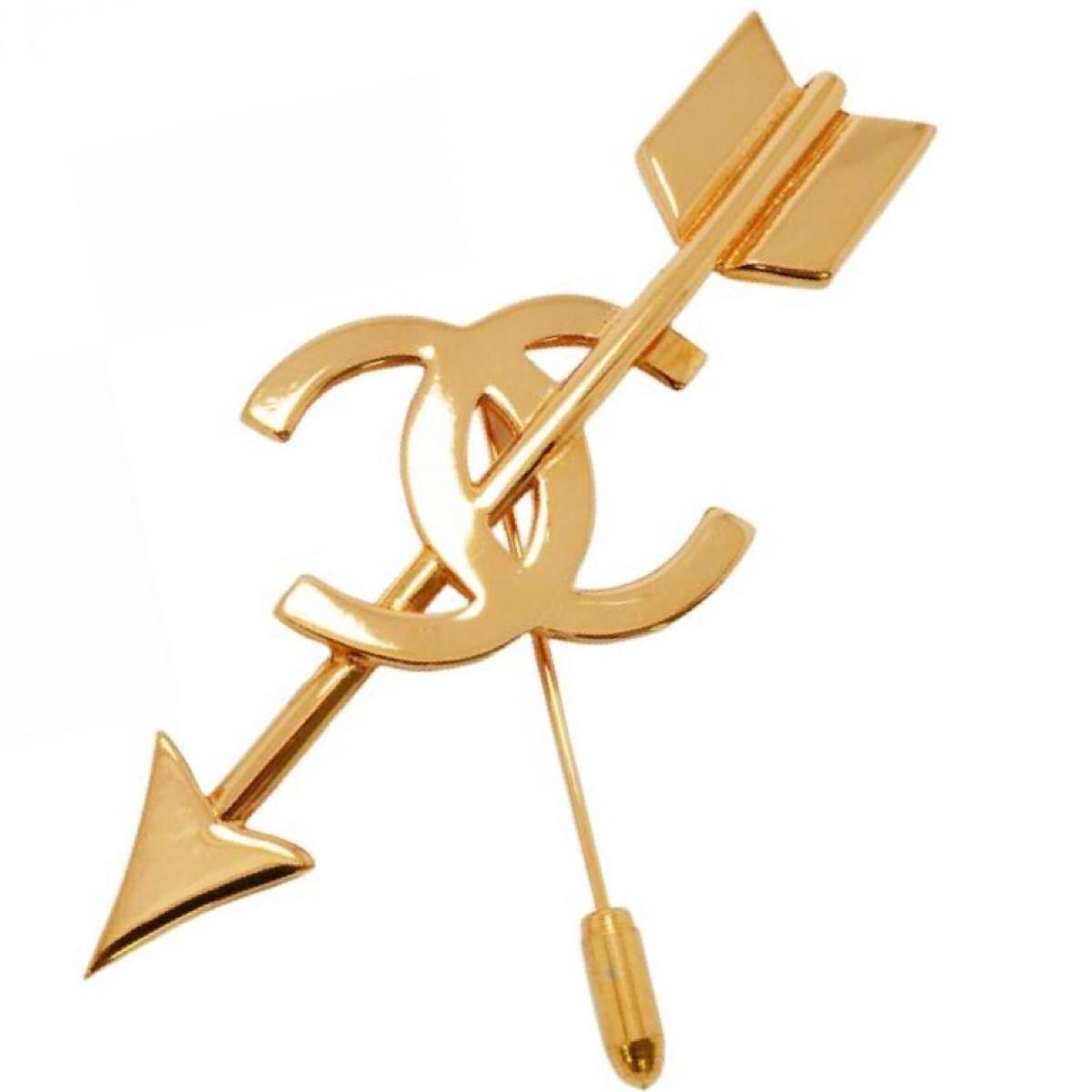 Chanel MINT. Vintage CHANEL Gold tone arrow brooch with CC motif. Size ONE SIZE - 1 Thumbnail
