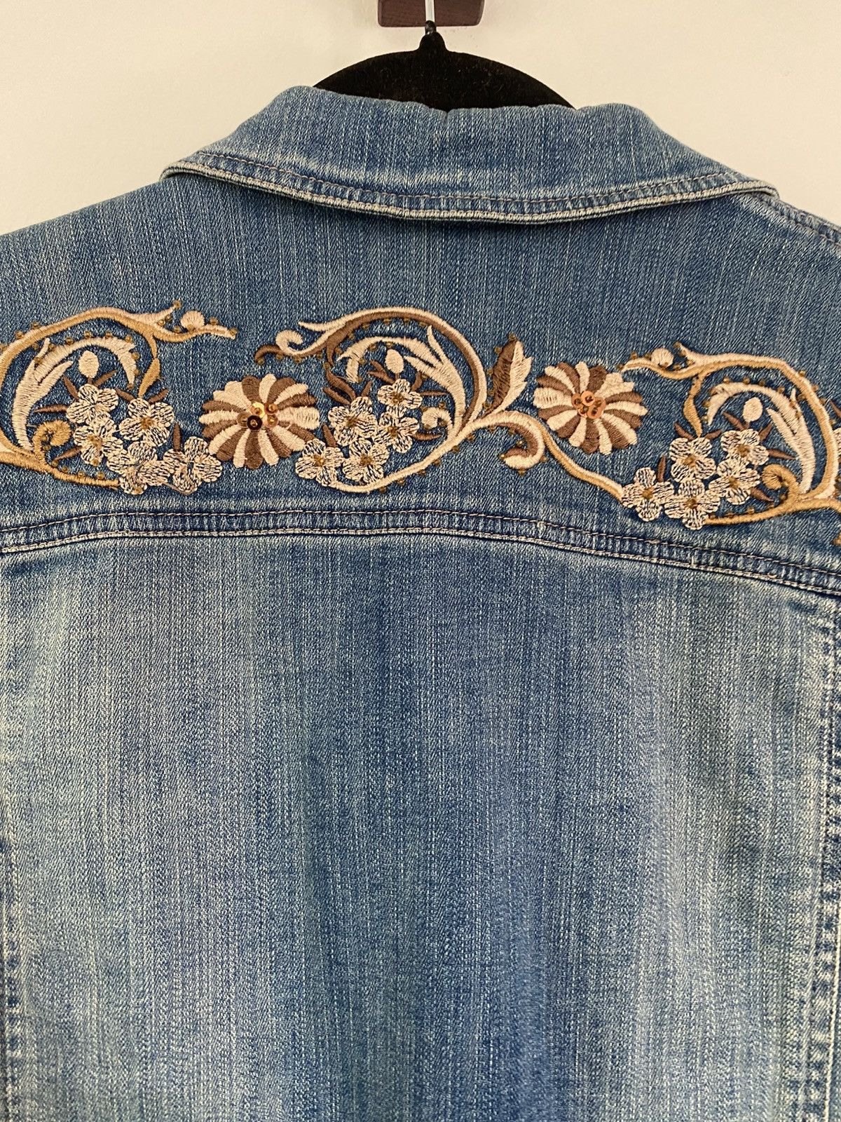 Vintage Western floral embroidered jewels distressed jean jacket Size S / US 4 / IT 40 - 6 Thumbnail