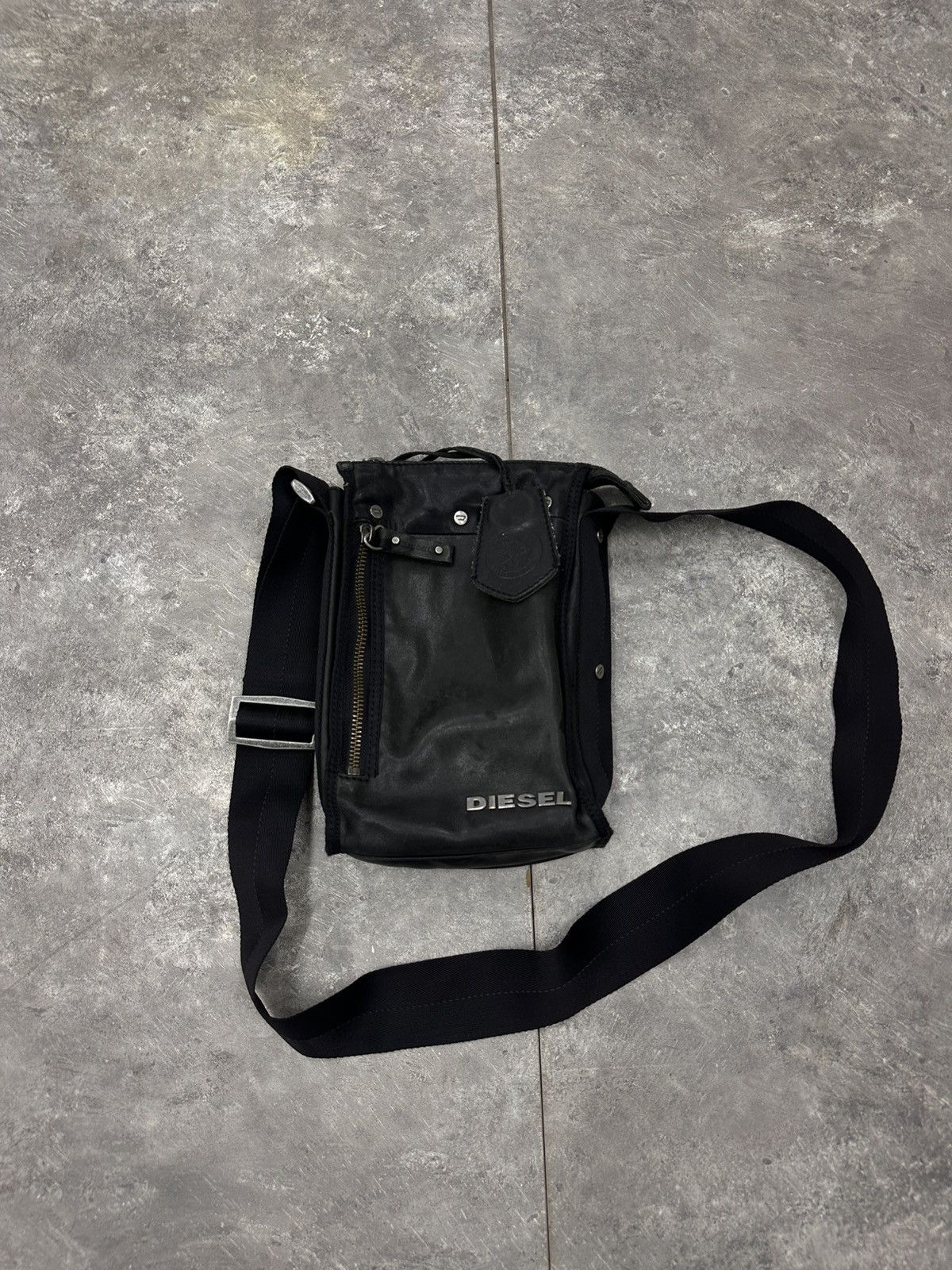 Diesel Diesel Very Rare Vintage 90s Leather Shoulder Messenger Bag Size ONE SIZE - 2 Thumbnail