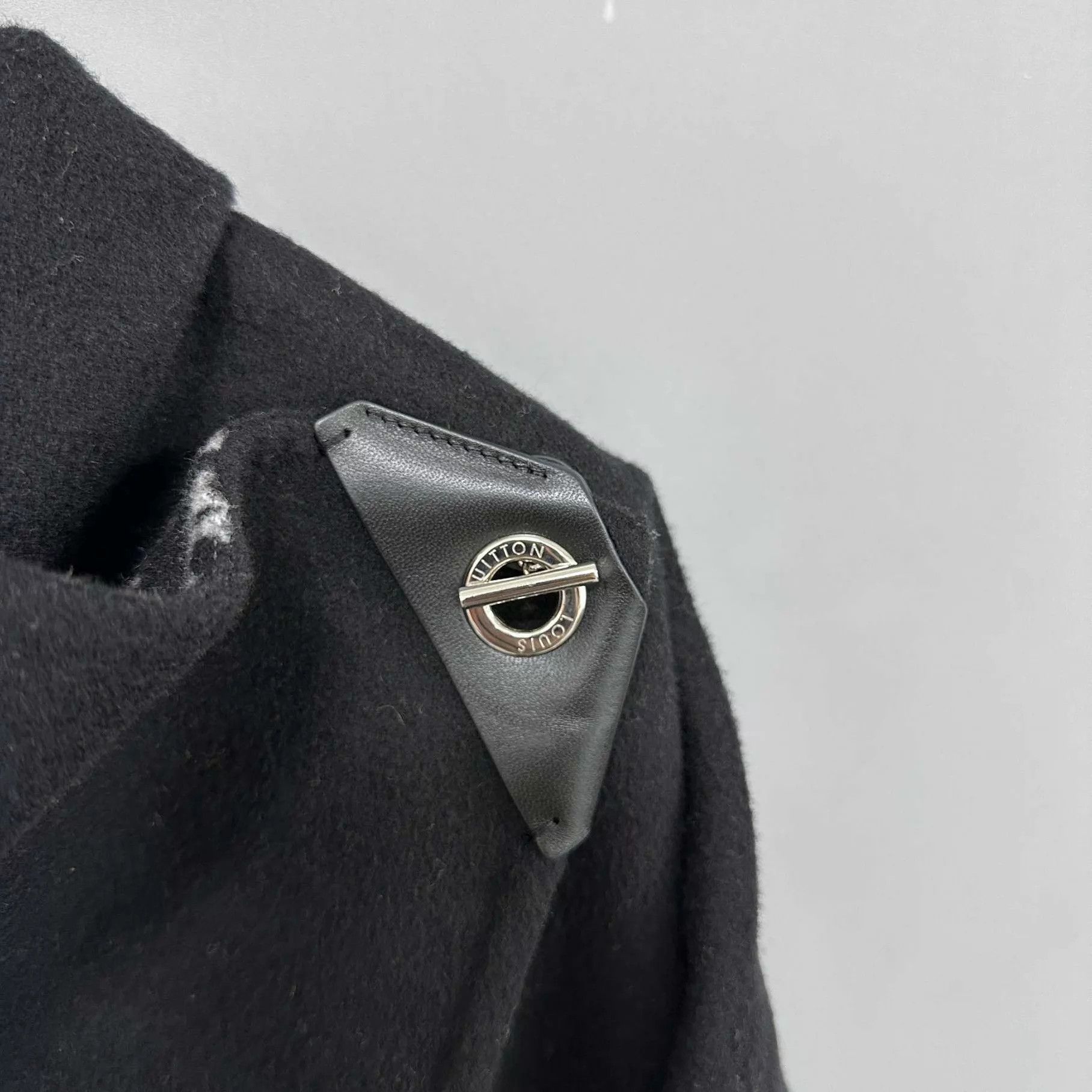 Louis Vuitton LV Monogram Lined Wool Cape Size 32 New w/ Tags Size XXS / US 00 / IT 34 - 7 Thumbnail