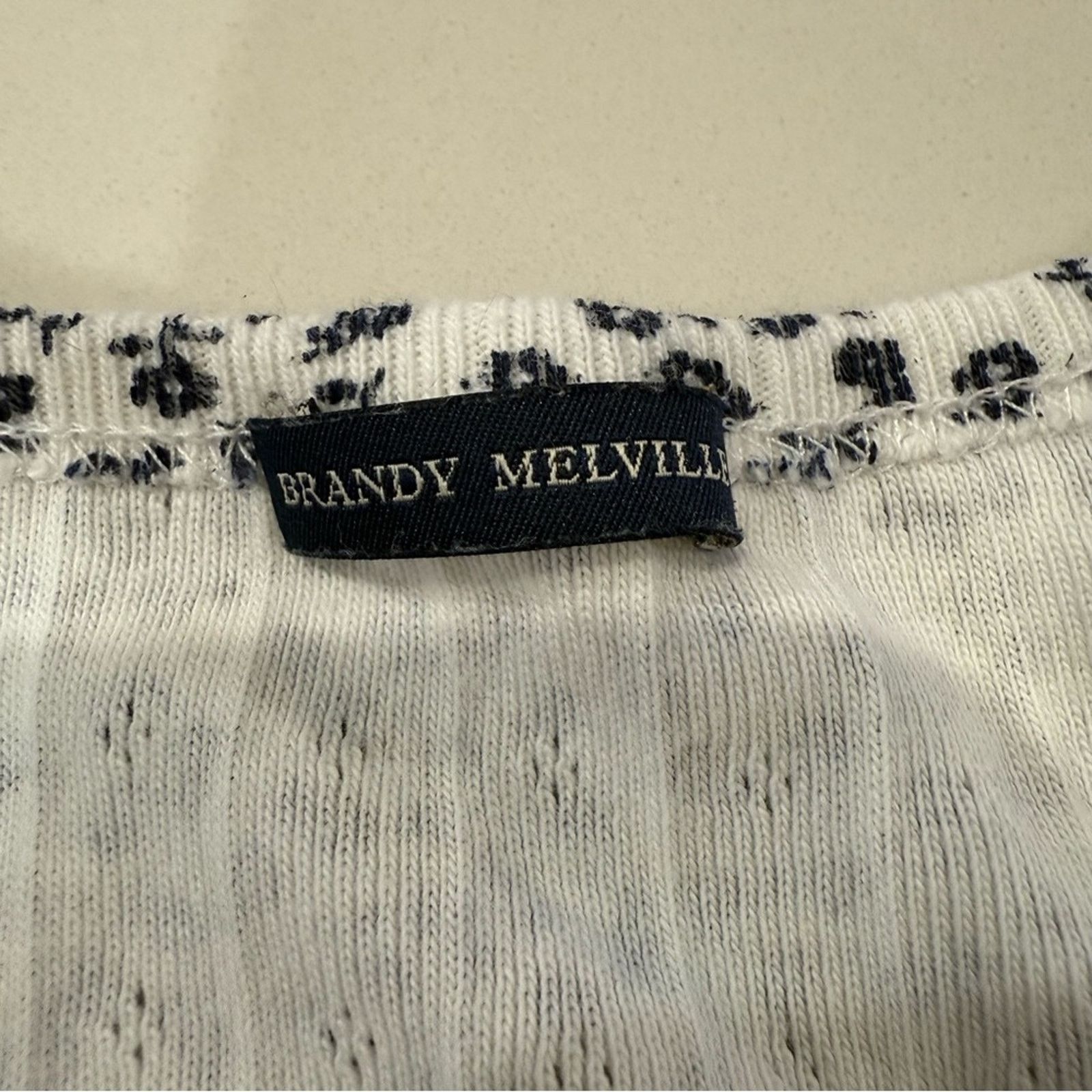 Brandy Melville Brandy Melville Floral Button Up Baby Tee Crop Top Womens OS Size ONE SIZE - 6 Thumbnail
