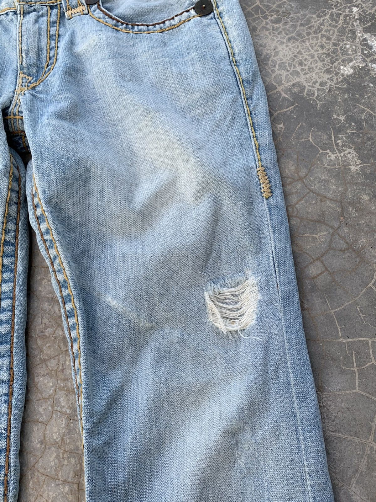 True Religion Rare Distressed True Religion Jeans size 31 Size US 31 - 8 Thumbnail
