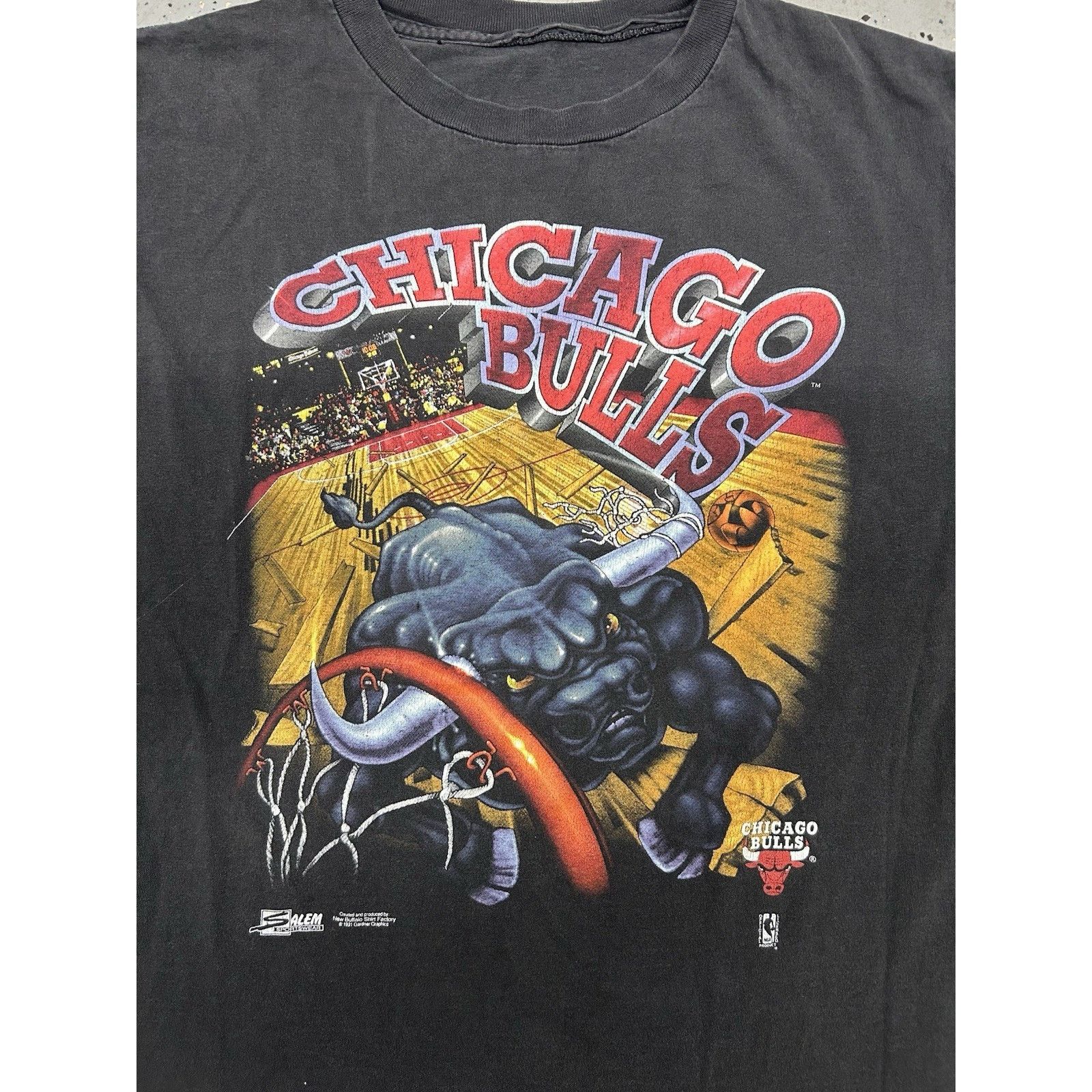 Salem Sportswear VTG 90s Salem Sportswear Chicago Bulls T-shirt Size US XL / EU 56 / 4 - 2 Thumbnail
