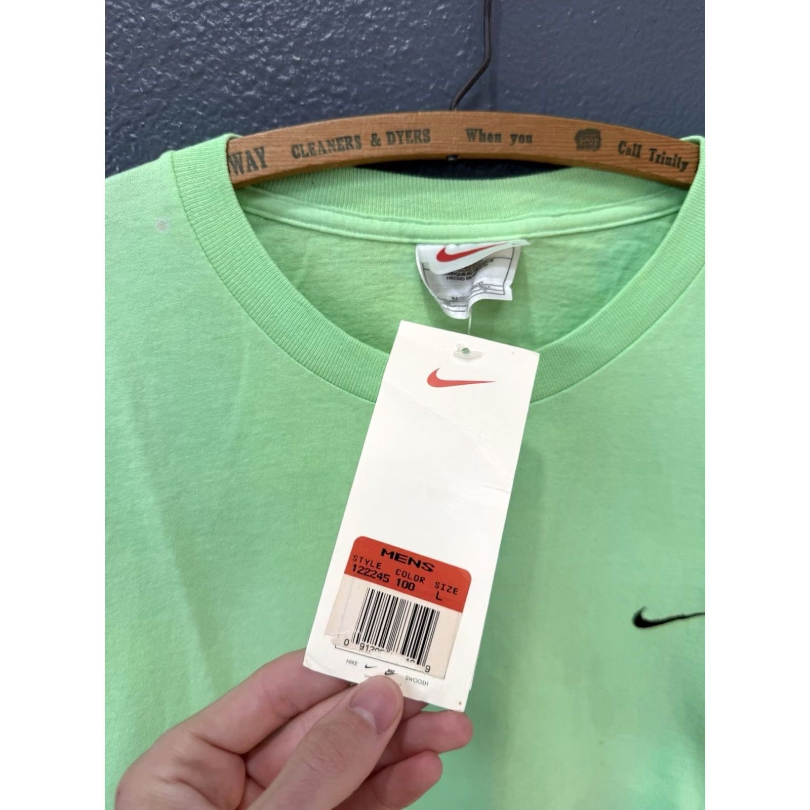 Nike VINTAGE Nike Swoosh Electric Green 90s Tee Shirt L Mens Shirt Large Green 90s Nike T-Shirt Mens Size US L / EU 52-54 / 3 - 4 Thumbnail