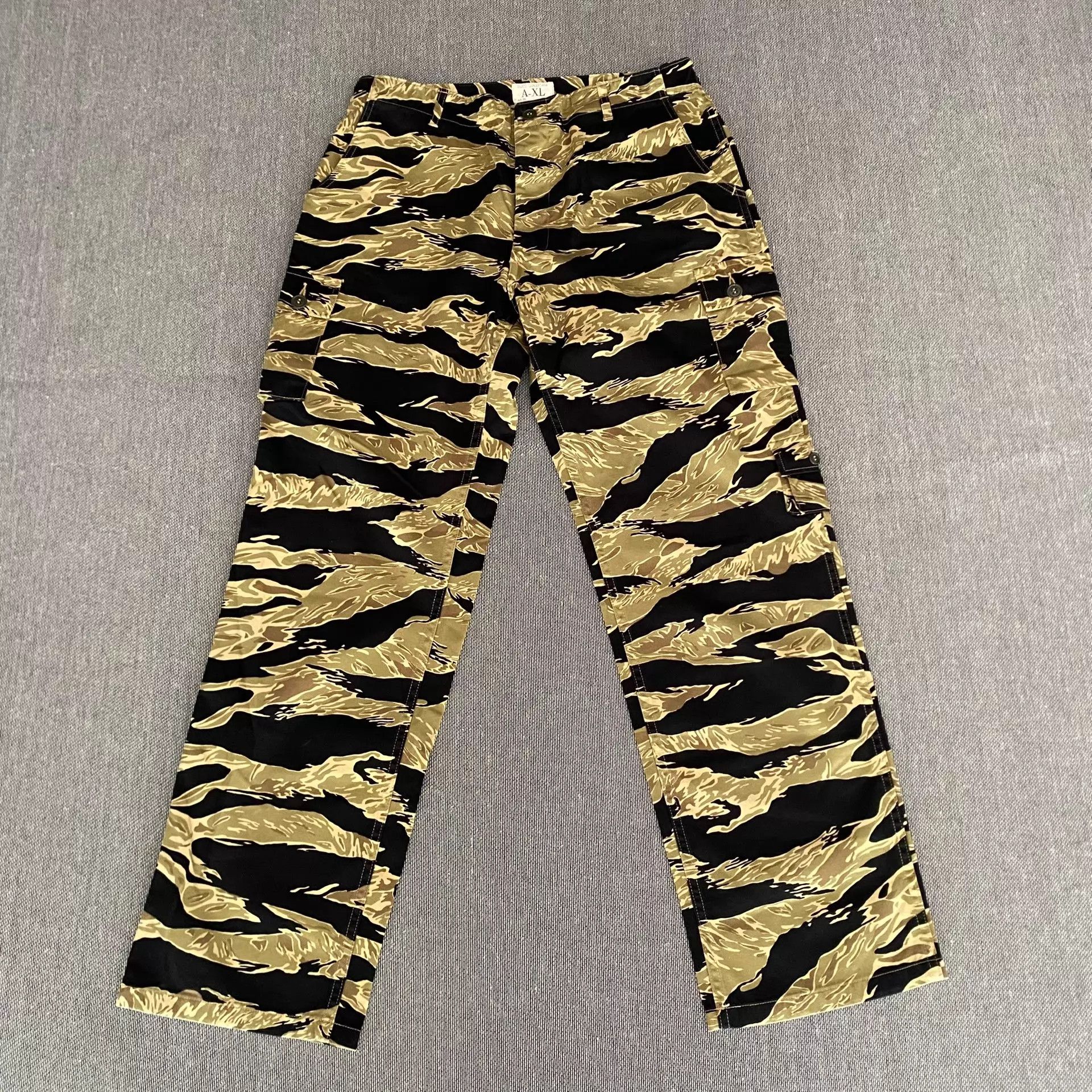 Buzz Rickson's Buzz Rickson's Japan Vietnam Gold Tiger Camo Fatigue XL Size US 36 / EU 52 - 2 Thumbnail