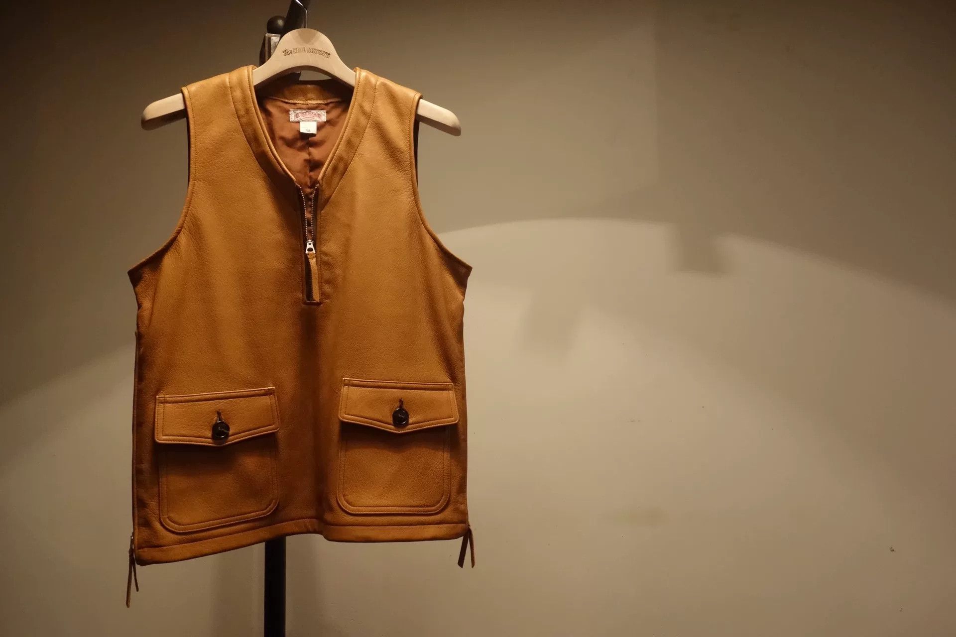 The Real McCoy's soft deer skin sleeveless vest with pockets Size US M / EU 48-50 / 2 - 1 Thumbnail
