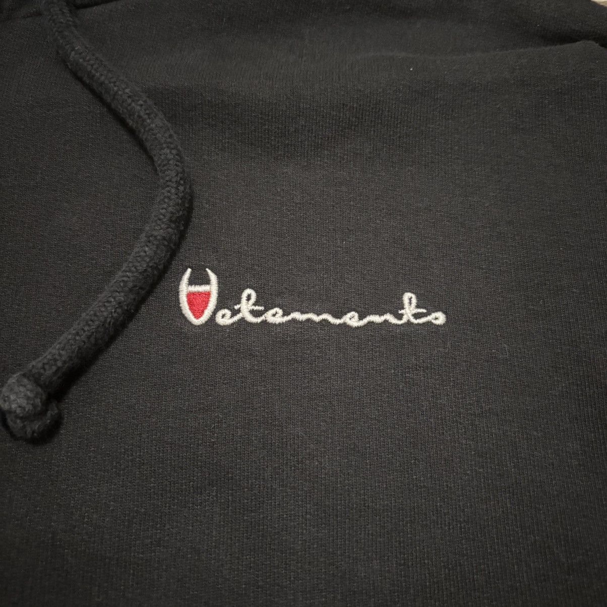 Vetements Vetements SS16 Metal Logo Champion Cropped Reversible Hoodie Size US XS / EU 42 / 0 - 4 Thumbnail