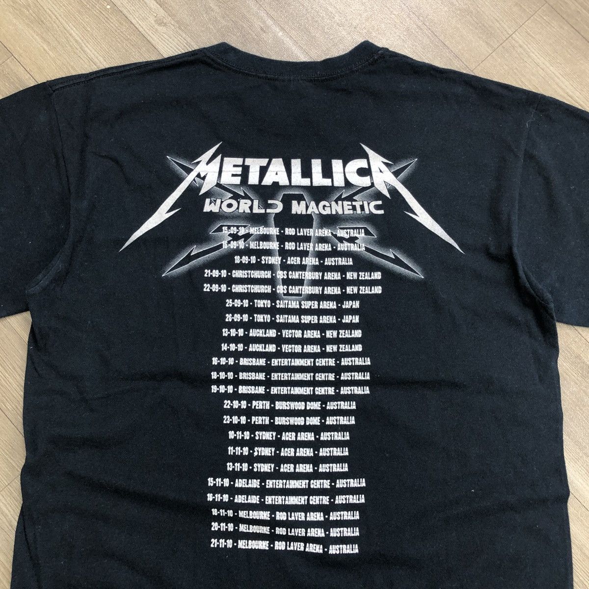 Band Tees × Metallica × Vintage Vintage 2000s Metallica "World Magical Tour" Band Tee Size US M / EU 48-50 / 2 - 8 Thumbnail