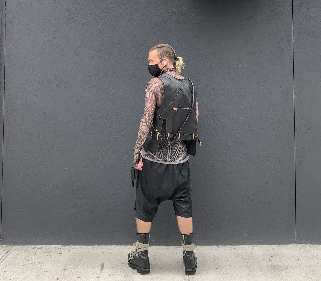 IERIB ‼️RARE‼️ Horse Leather “Parachute” Vest Bag from IERIB Size ONE SIZE - 11 Thumbnail