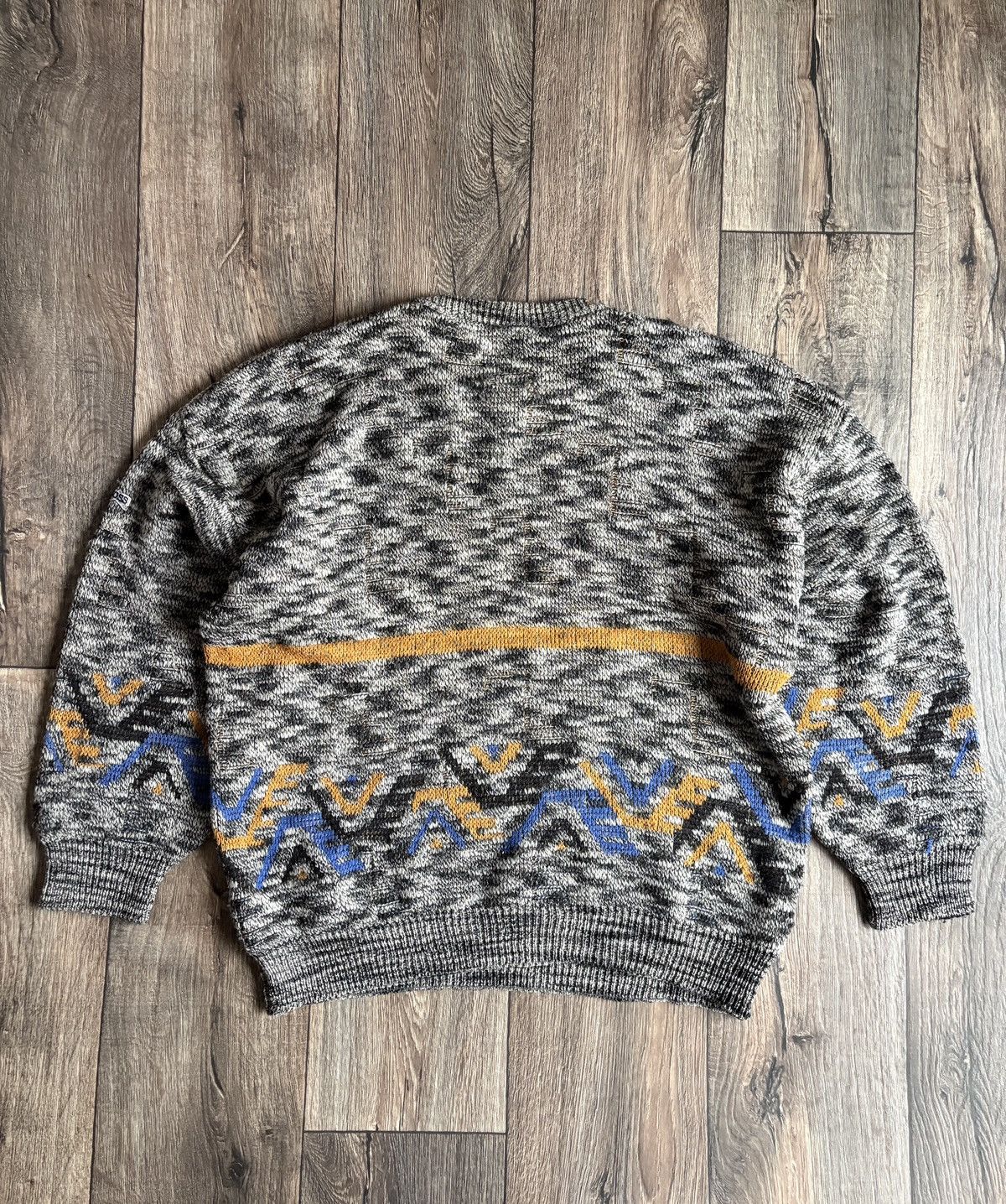 Hugo Boss Vintage 80s Hugo Boss Abstract Wool Sweater Made in Italy Size US L / EU 52-54 / 3 - 10 Thumbnail