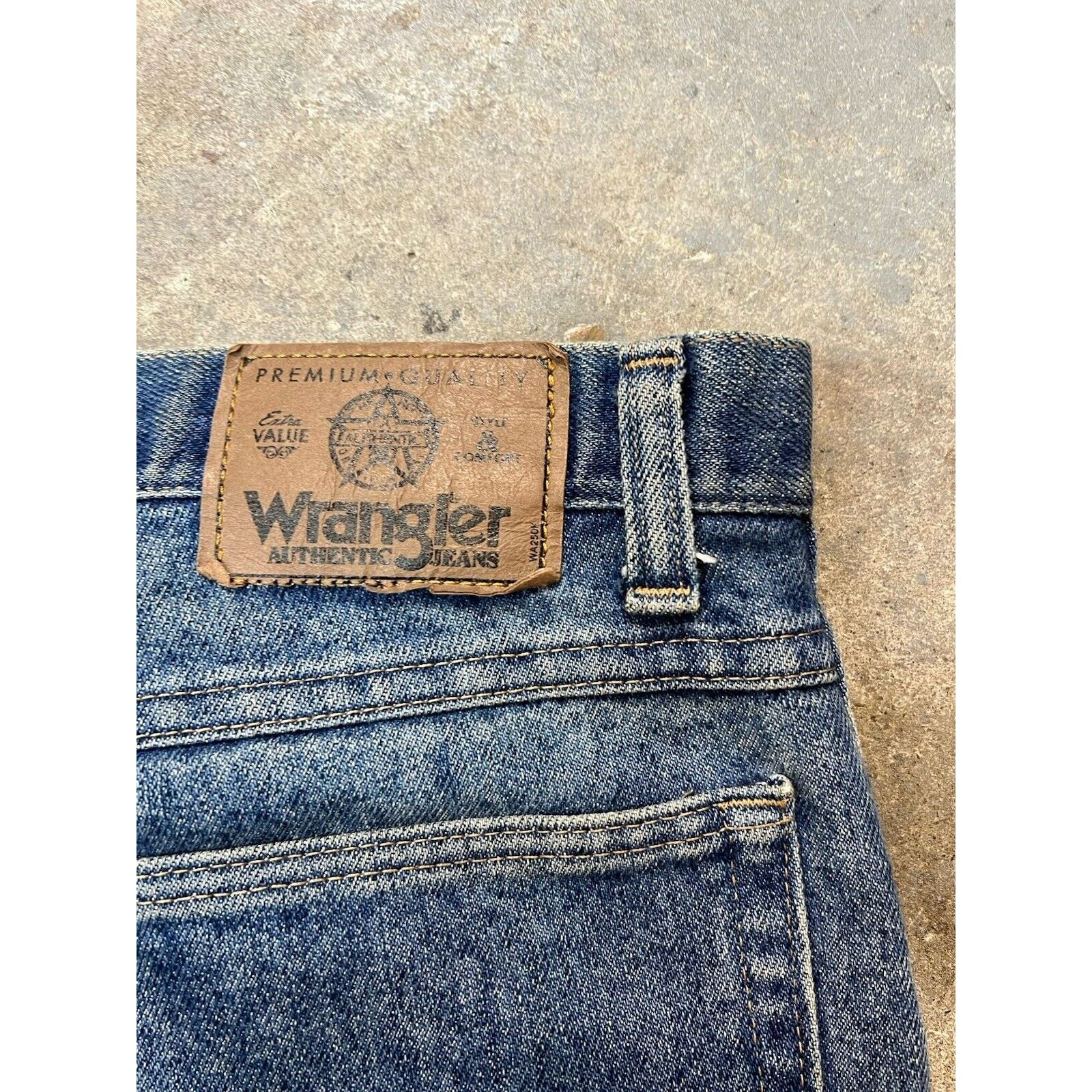 Wrangler Wrangler Hero Jeans Vintage 33 x 32 Men USA 85860SW Pleated Size US 33 - 4 Thumbnail