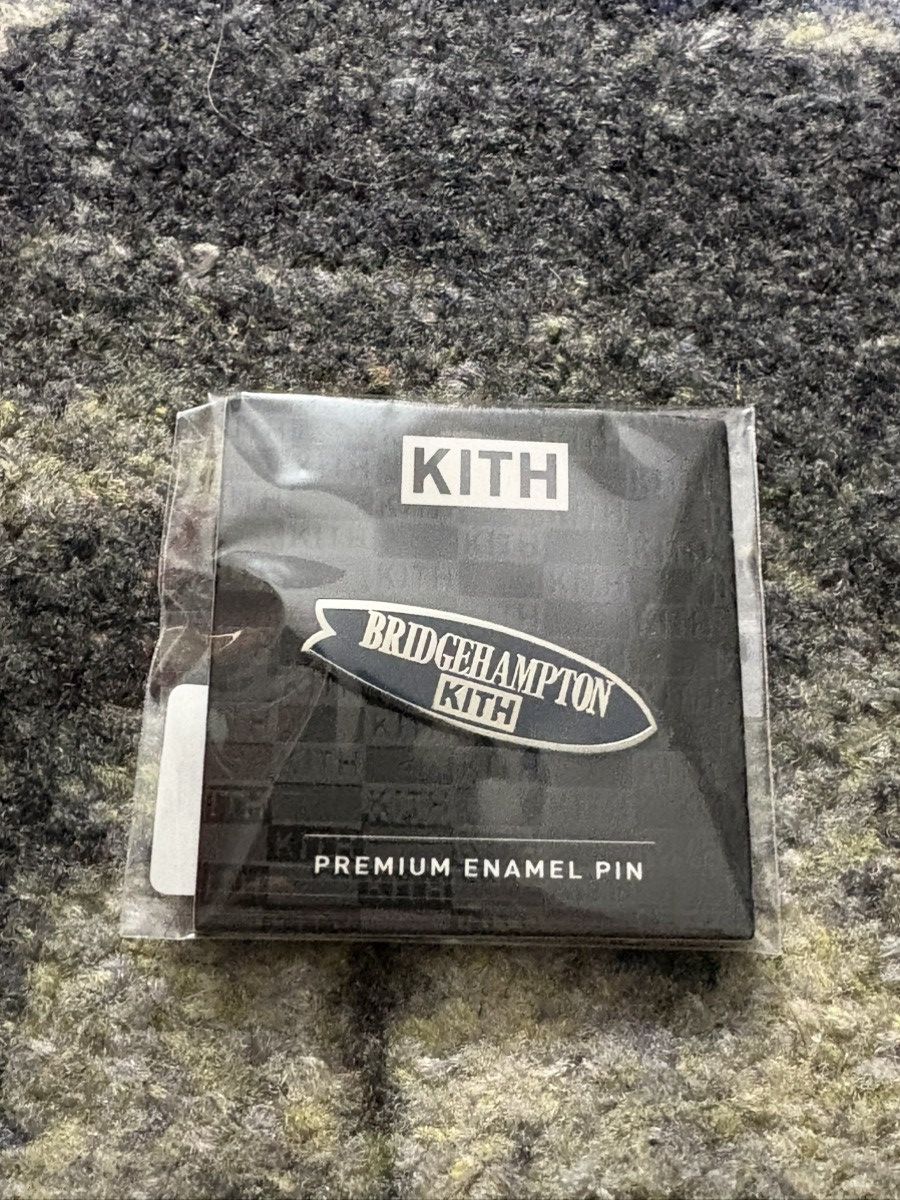 Kith Kith Bridgehampton Surfboard Pin Size ONE SIZE - 1 Thumbnail