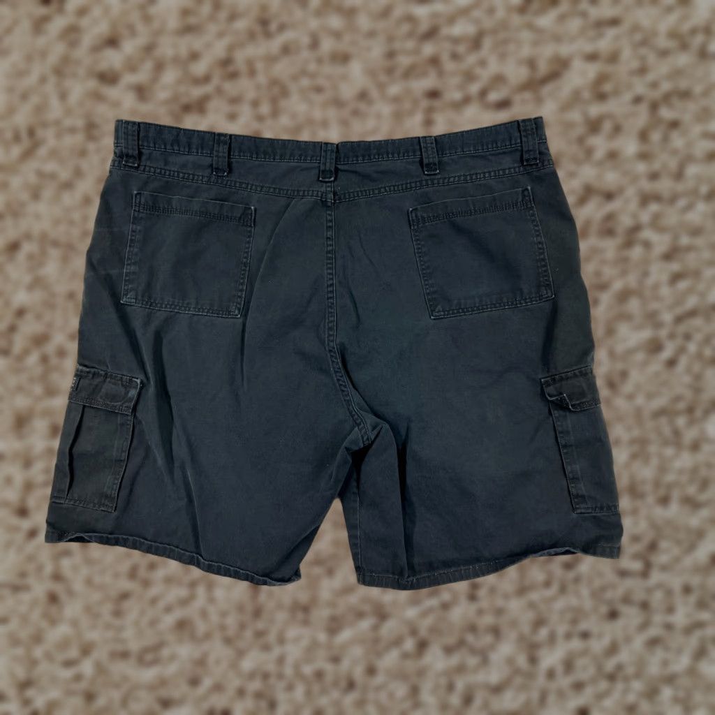 Wrangler Wrangler Shorts Mens 46 Black 100% Cotton Blend Cargo Hiking Camping Fishing Cargo Pocket inches inseam 9 in Regular Cotton Wrangler Men Black 46 Size US 30 / EU 46 - 1 Thumbnail