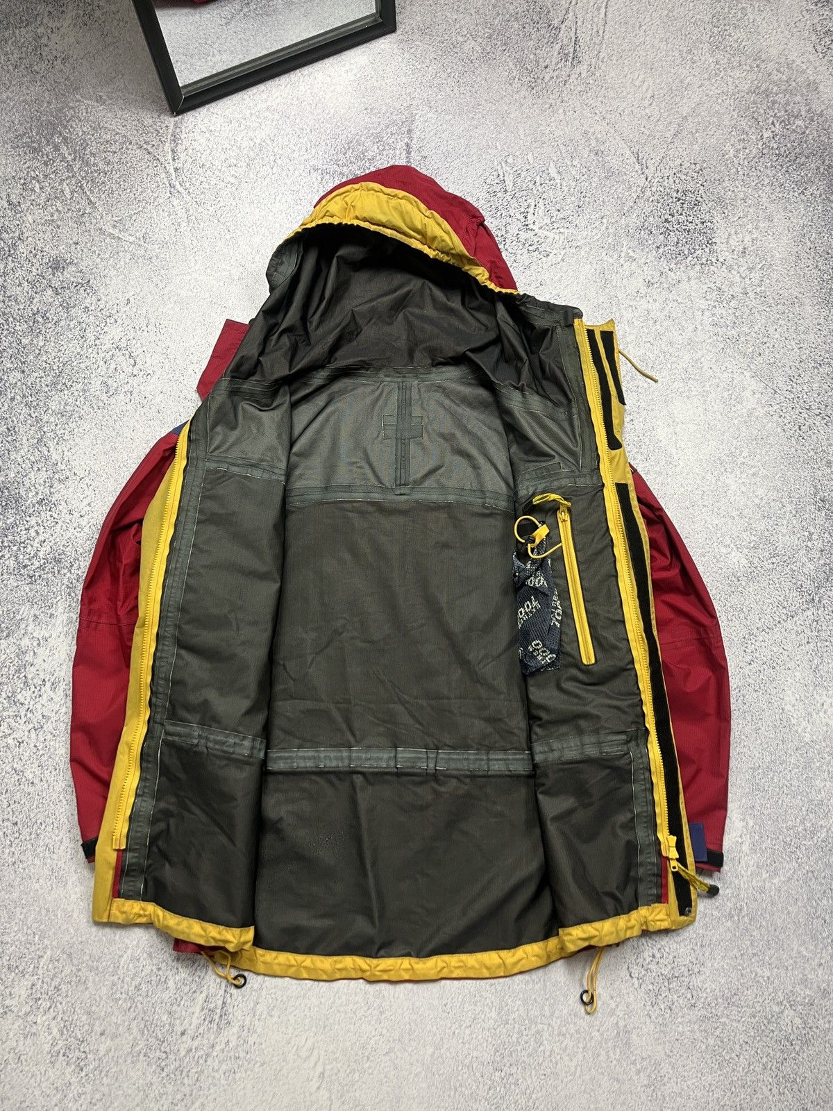 Vintage 90s Berghaus Trango Extreme Gore Tex Jacket Merapeak