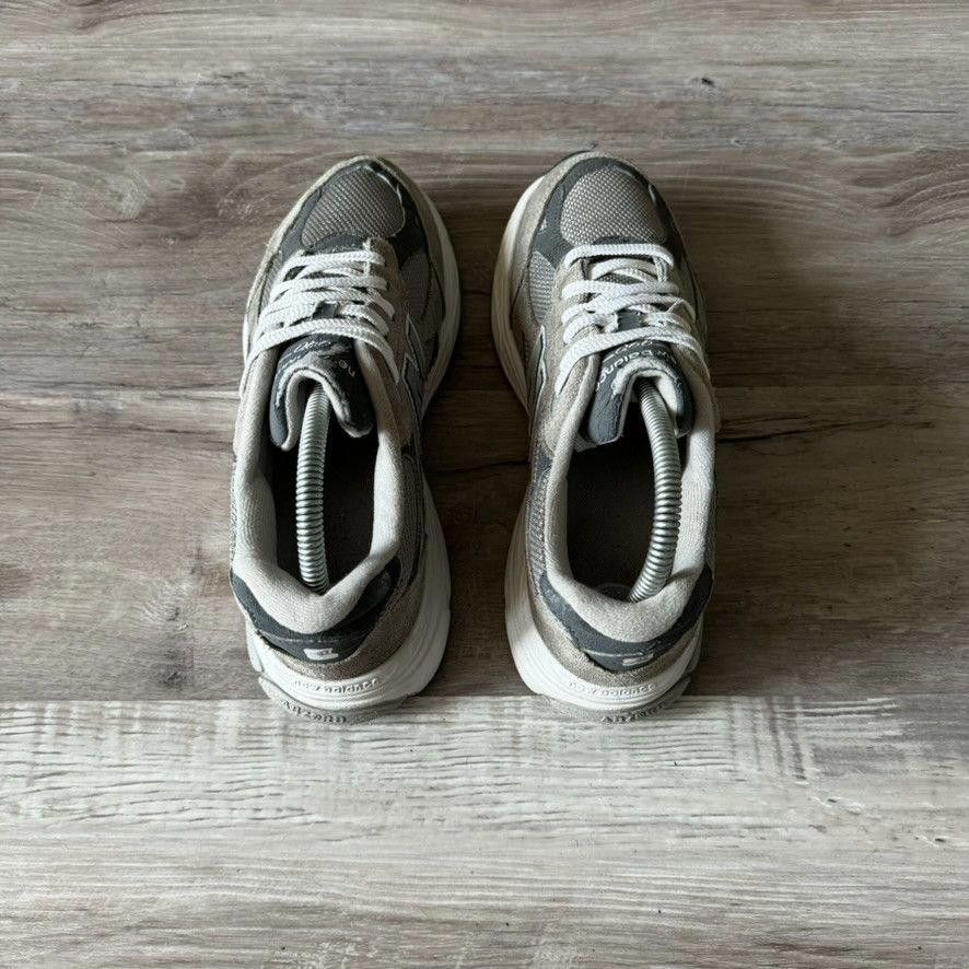 New Balance NEW BALANCE • 990v3 Big Kid "Grey" (7M) Size US 7 / EU 40 - 12 Thumbnail