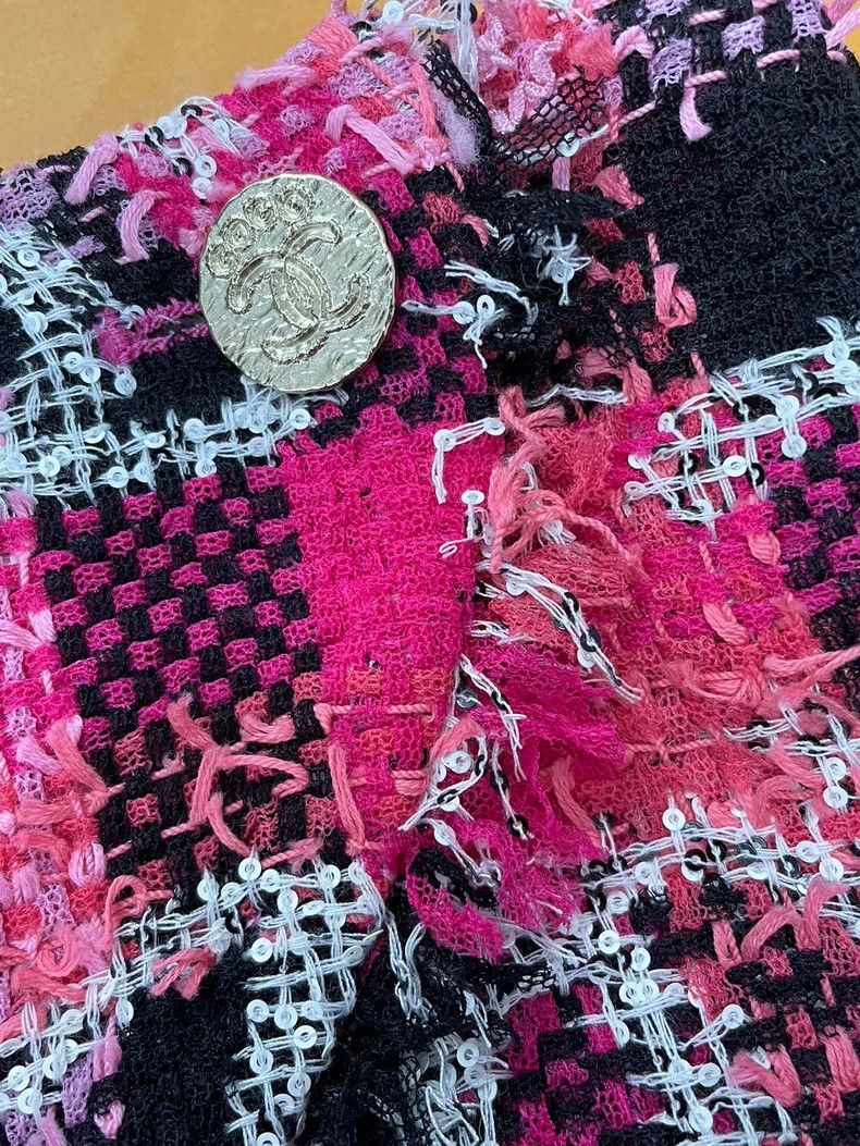 Chanel chanel Series pink tweed skirt Size 26" / US 2 / IT 38 - 2 Thumbnail