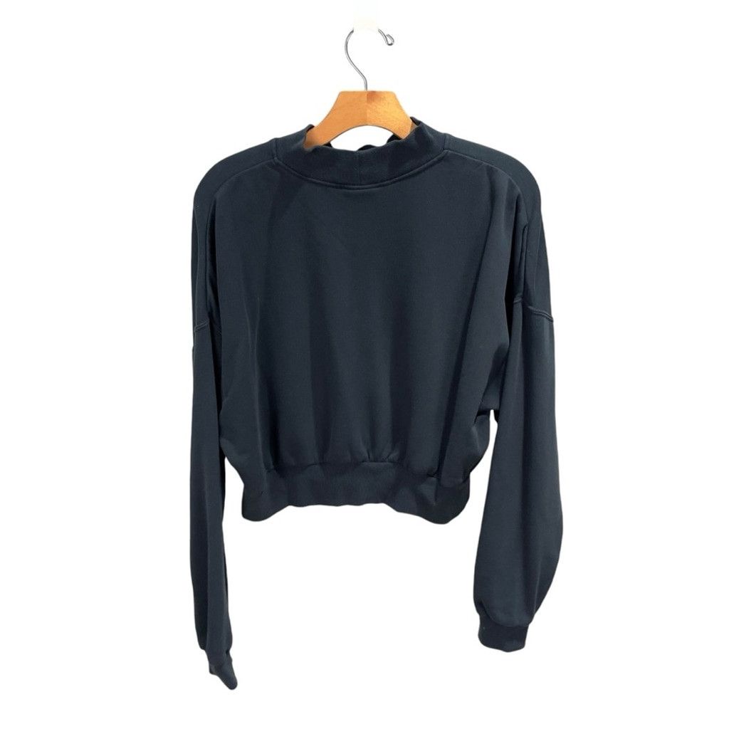 Nike Nike Essential Mock Neck Cropped Sweatshirt in Black Size M Size M / US 6-8 / IT 42-44 - 4 Thumbnail