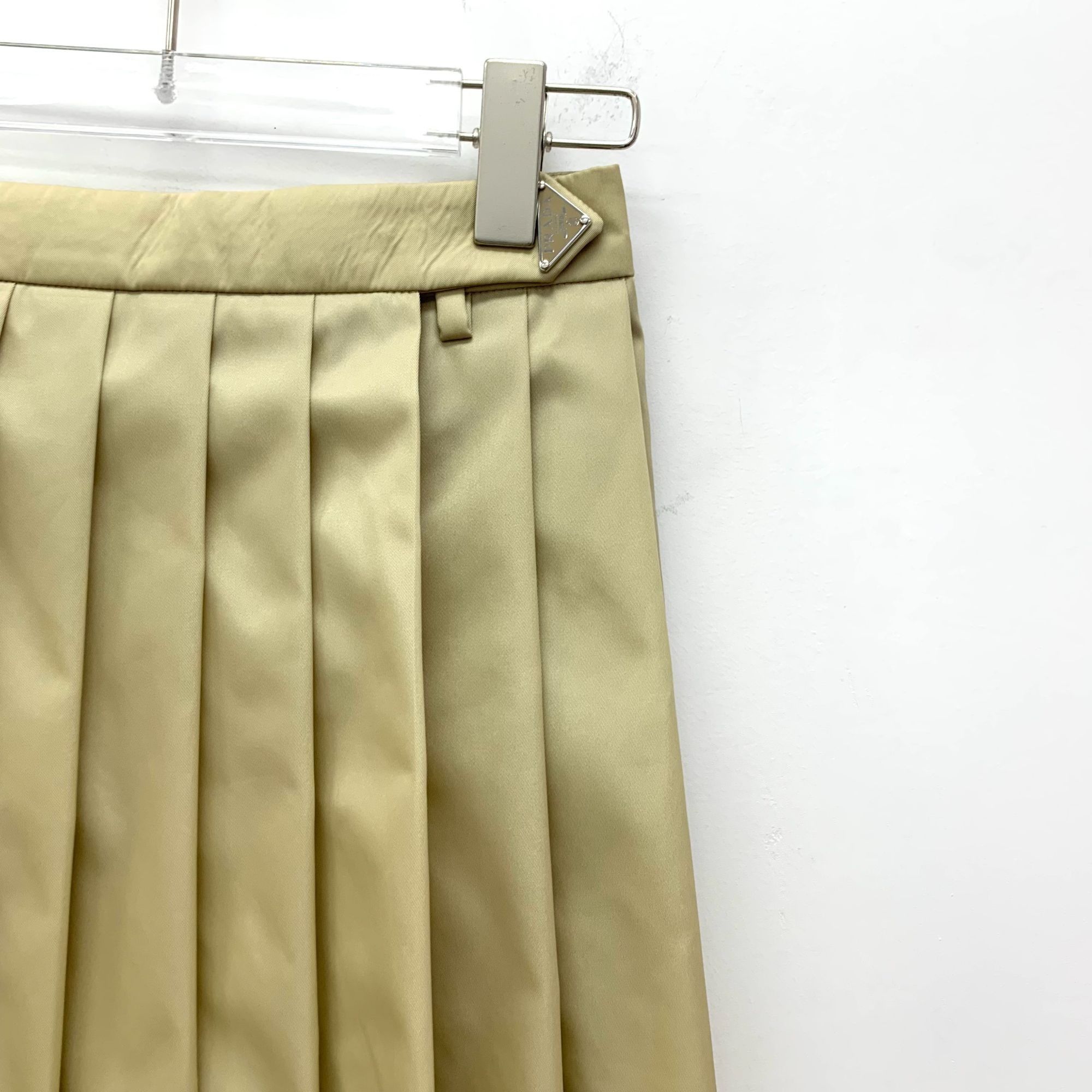 Prada Prada Re-Nylon Khaki Pleated Skirt With Logo Triangle Size X Size 25" / US 0 / IT 36 - 7 Thumbnail