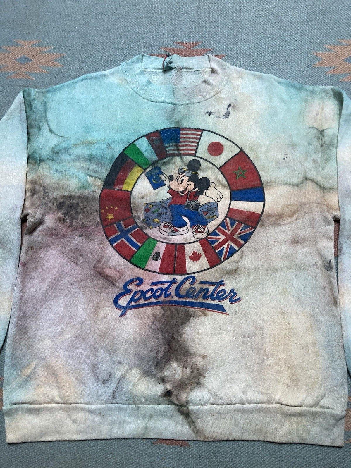 Vintage 80s crewneck sweatshirt Mickey Mouse Epcot center Disney M Size US M / EU 48-50 / 2 - 4 Thumbnail