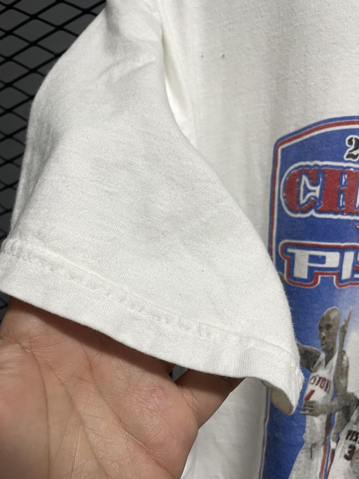 Other Vintage 2004 NBA Detroit Pistons World Champions T-Shirt Size US XL / EU 56 / 4 - 5 Thumbnail